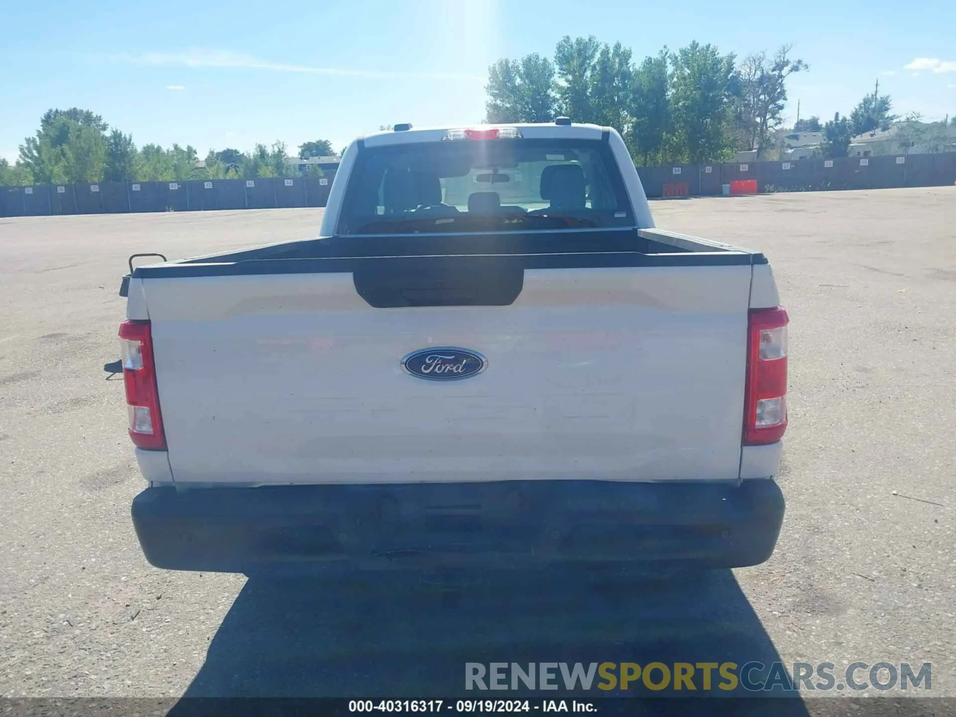 16 fotografías del automóvil dañado 1FTFX1E55PKE24496 FORD F-150 2023