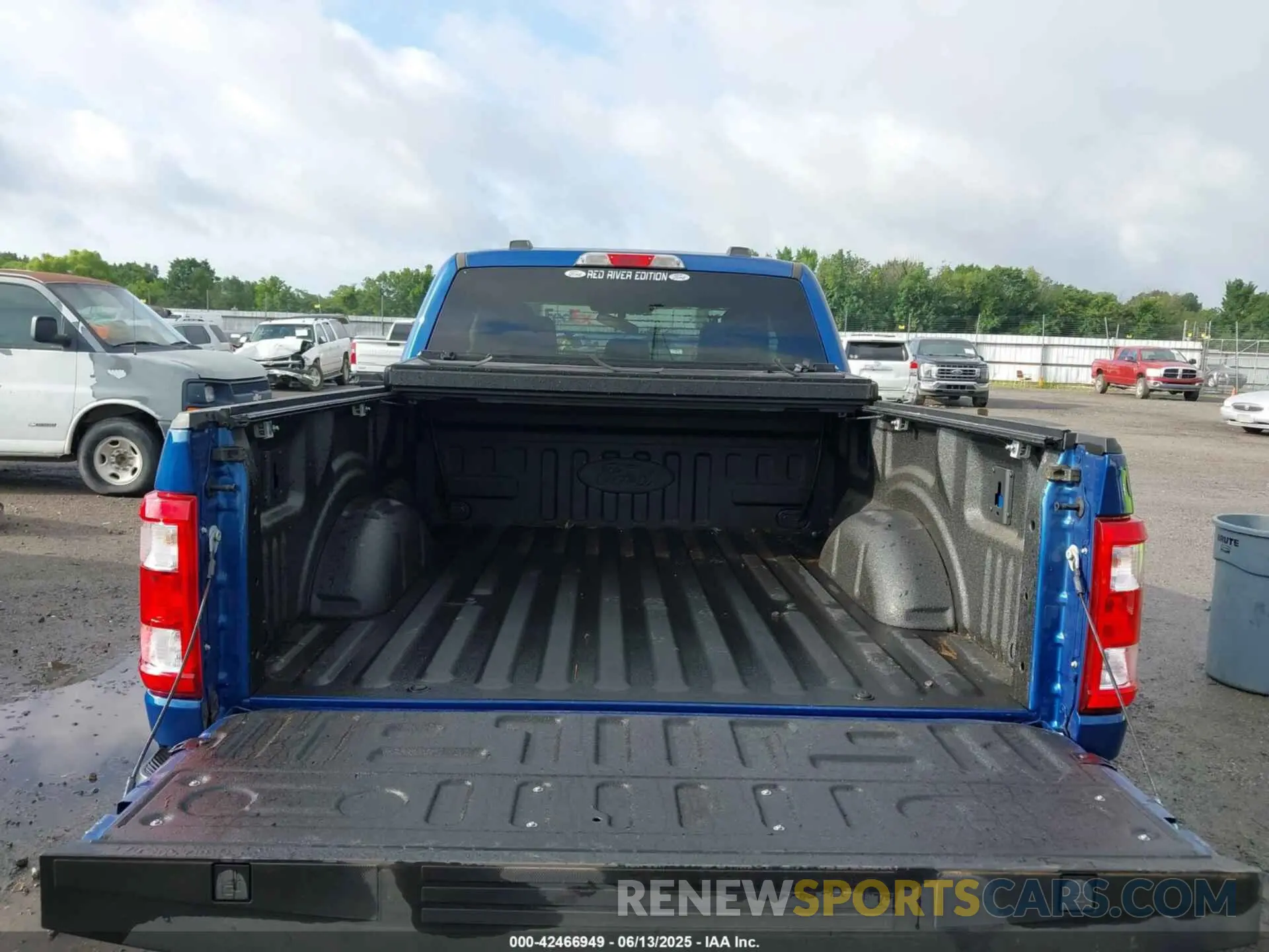 12 fotografías del automóvil dañado 1FTFX1E5XPKF69713 FORD F-150 2023