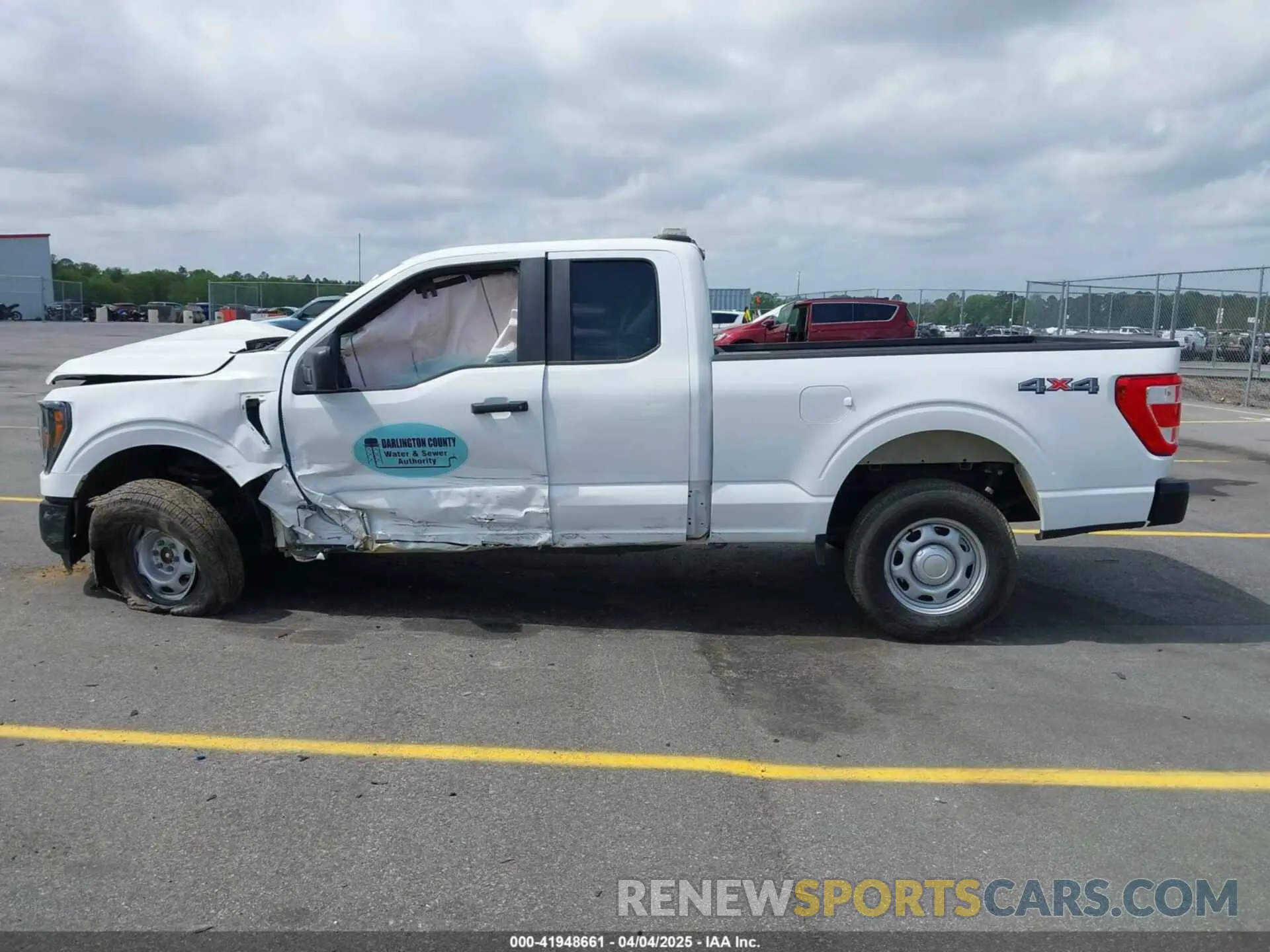 14 fotografías del automóvil dañado 1FTFX1E85PKF31252 FORD F-150 2023