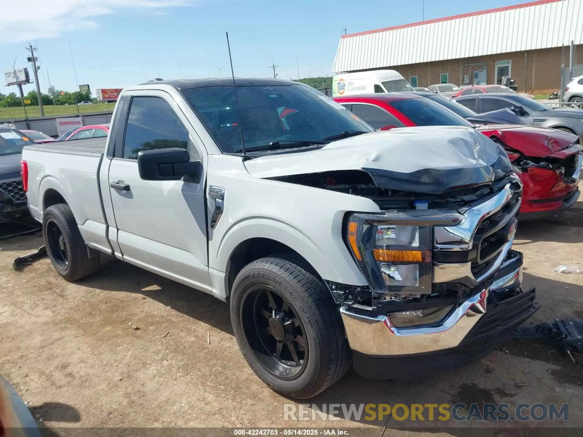 14 fotografías del automóvil dañado 1FTMF1C53PKF34184 FORD F-150 2023