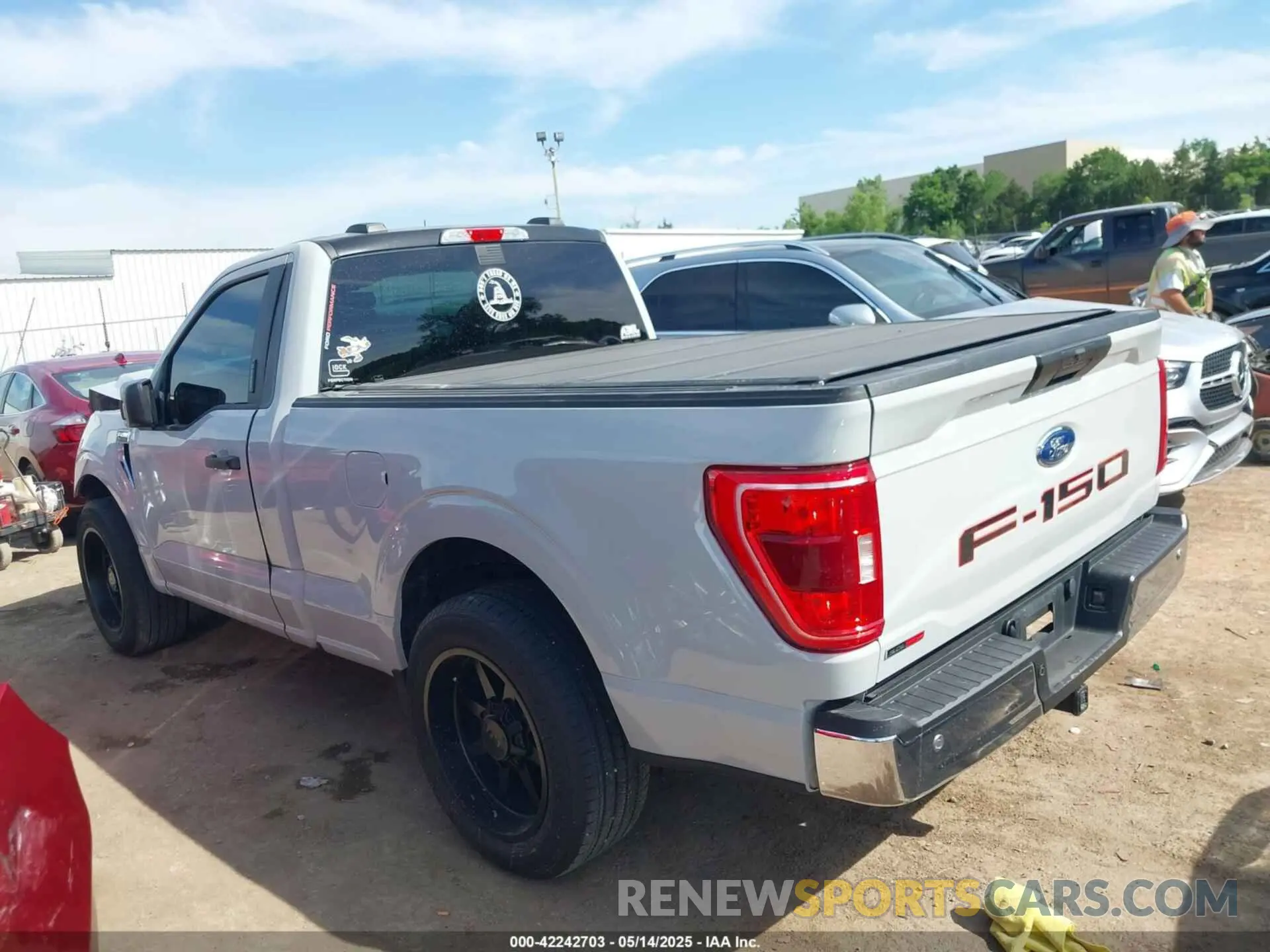 15 fotografías del automóvil dañado 1FTMF1C53PKF34184 FORD F-150 2023