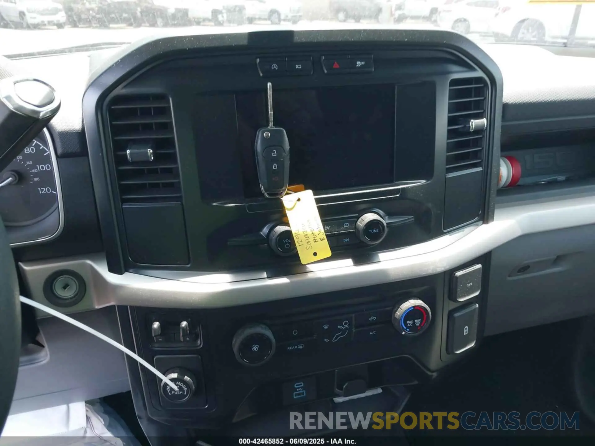 11 fotografías del automóvil dañado 1FTMF1C54PKF91638 FORD F-150 2023