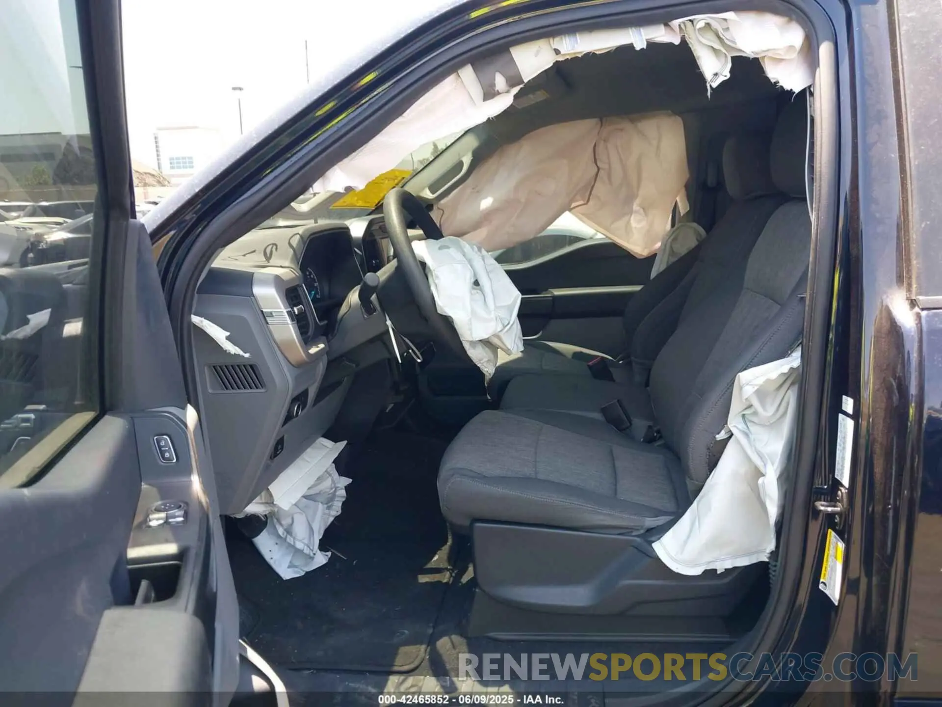 5 fotografías del automóvil dañado 1FTMF1C54PKF91638 FORD F-150 2023