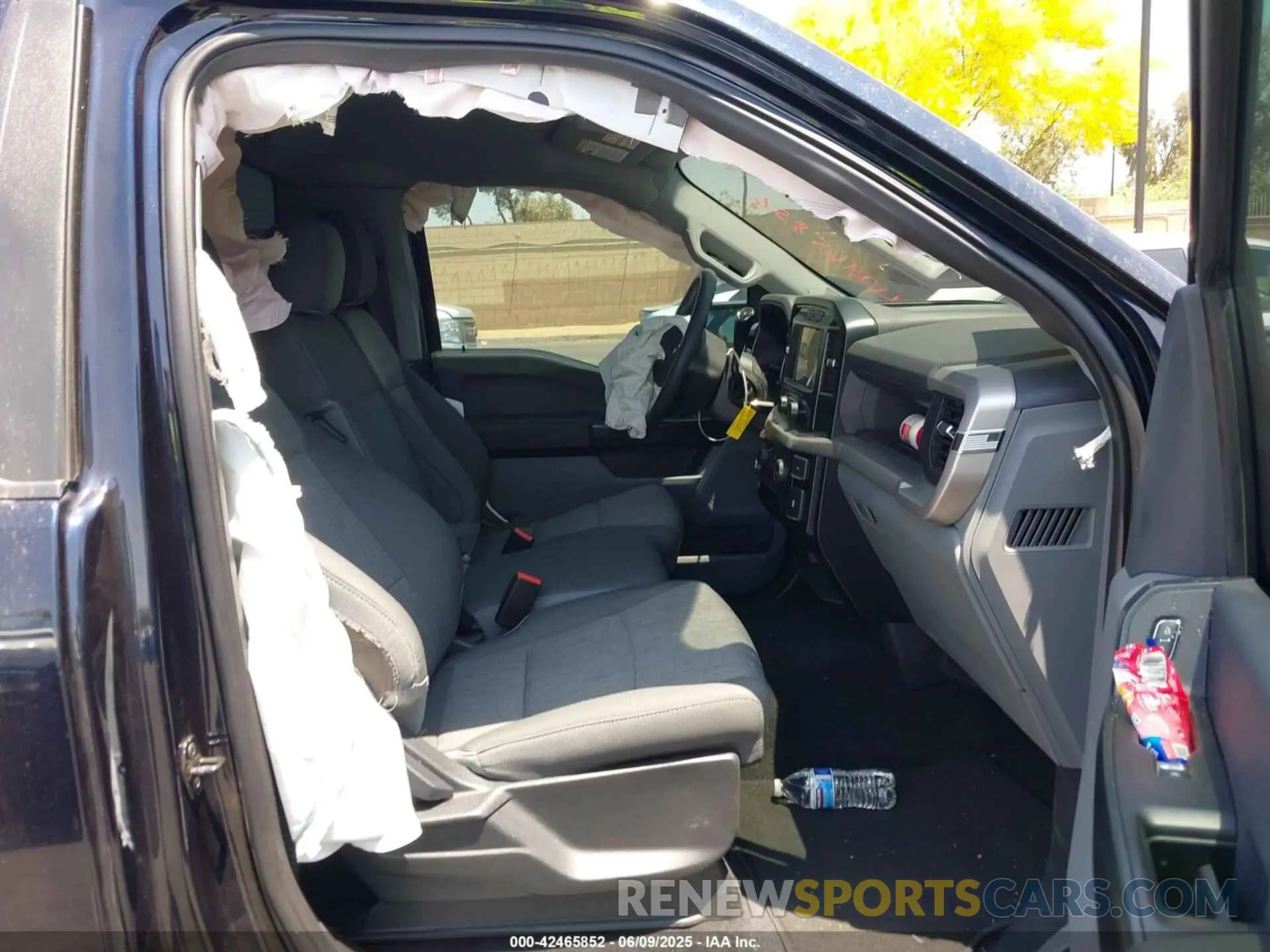 8 fotografías del automóvil dañado 1FTMF1C54PKF91638 FORD F-150 2023
