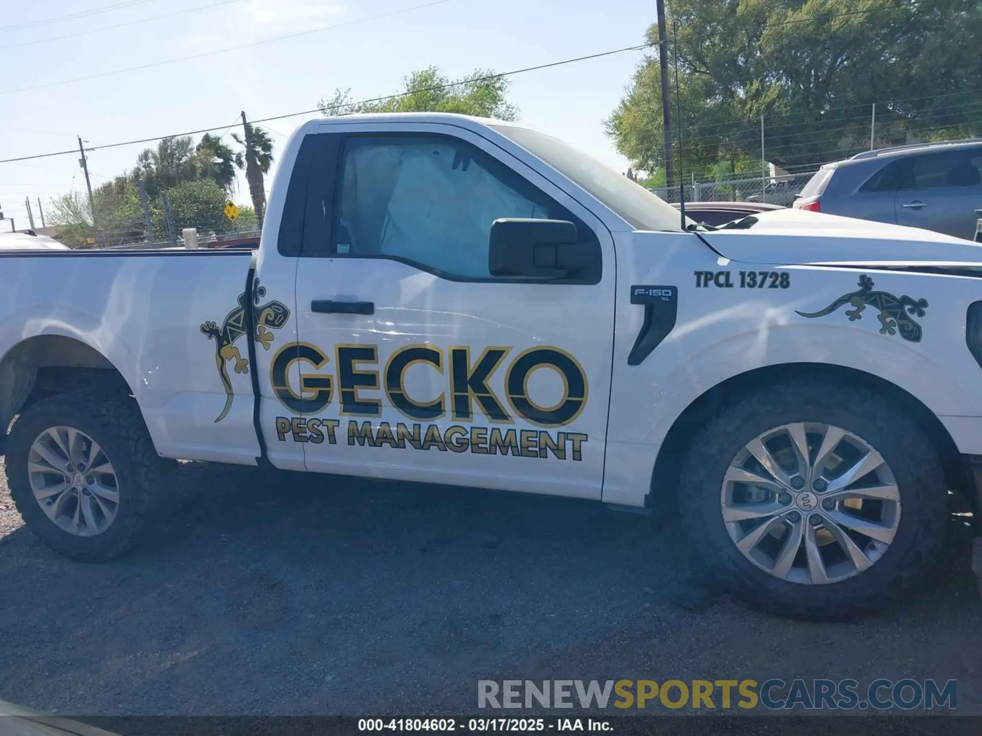 12 fotografías del automóvil dañado 1FTMF1C57PKD08603 FORD F-150 2023