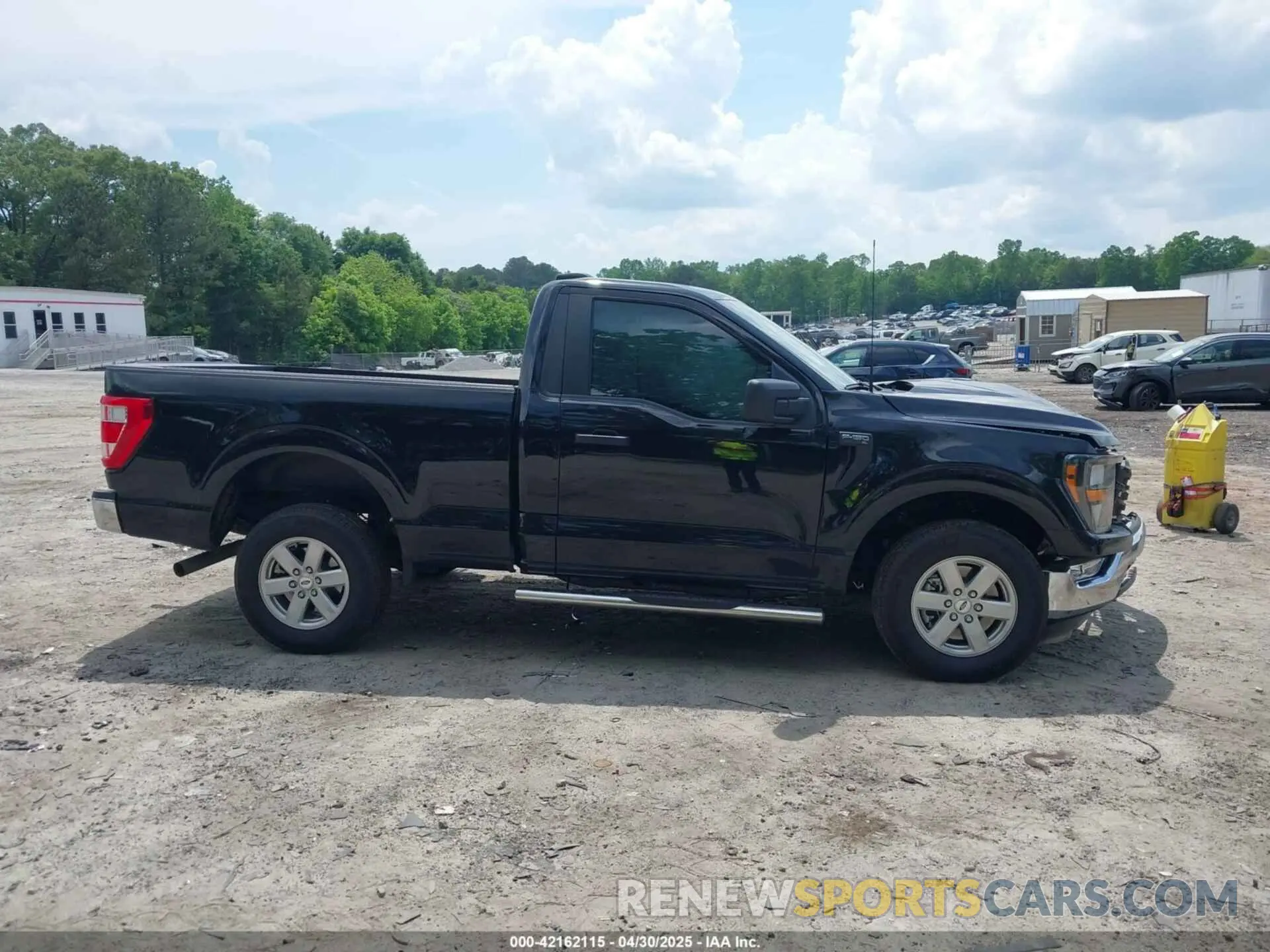 13 fotografías del automóvil dañado 1FTMF1C58PKF26310 FORD F-150 2023