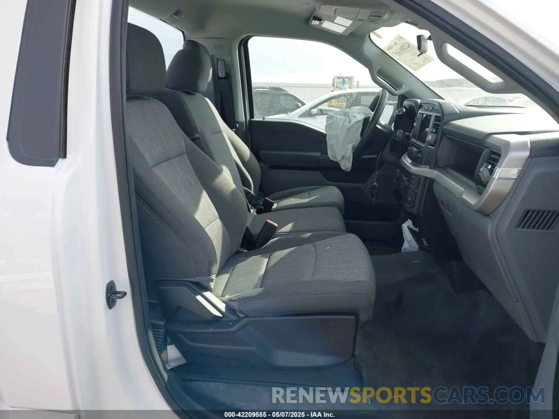5 fotografías del automóvil dañado 1FTMF1CB7PKE95976 FORD F-150 2023