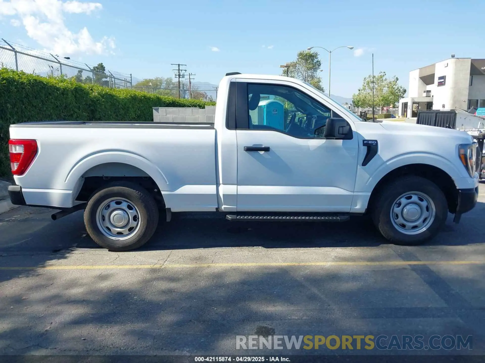 13 fotografías del automóvil dañado 1FTMF1CBXPKE40924 FORD F-150 2023