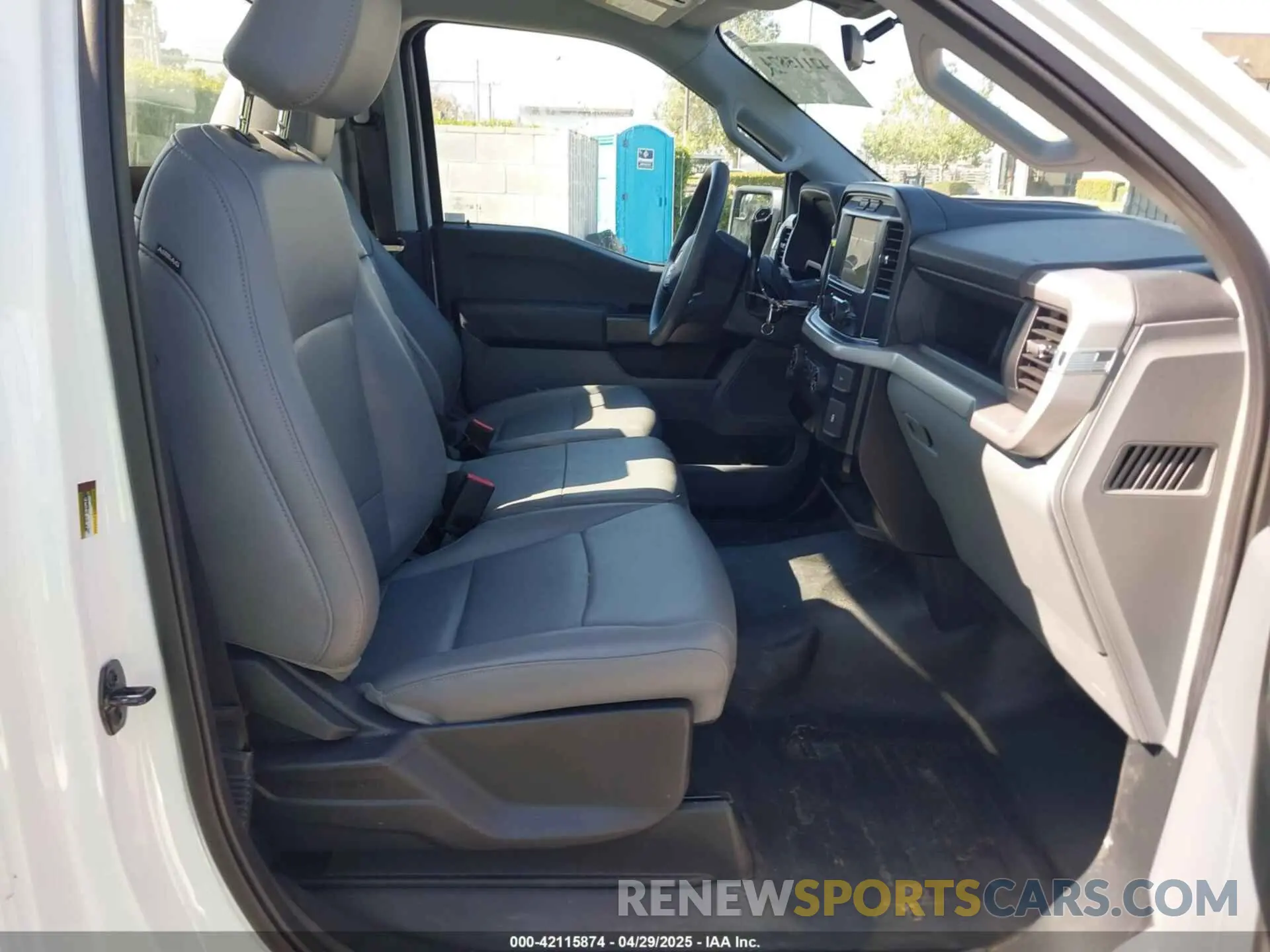 5 fotografías del automóvil dañado 1FTMF1CBXPKE40924 FORD F-150 2023
