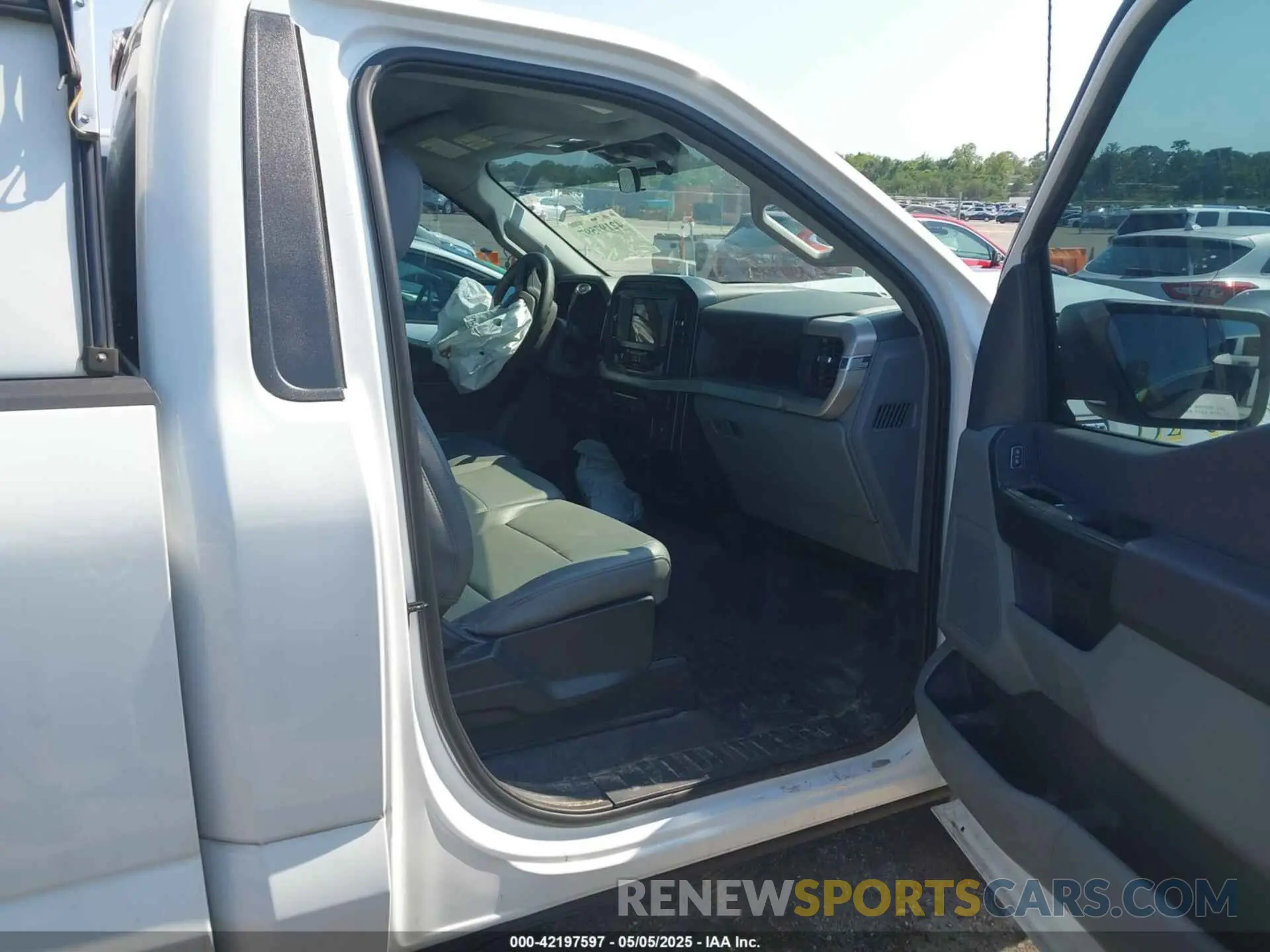 5 fotografías del automóvil dañado 1FTMF1CP7PKF84555 FORD F-150 2023