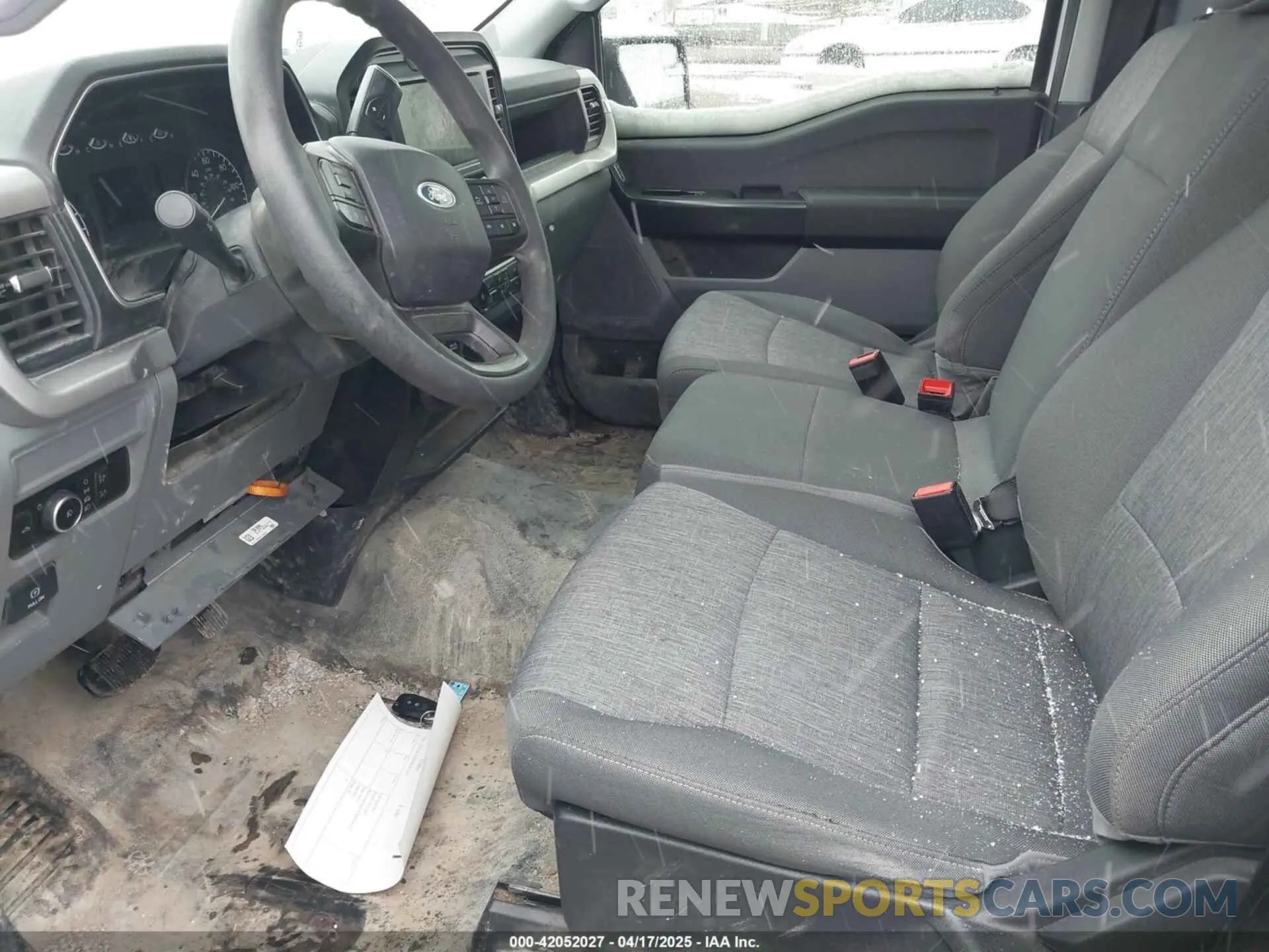 19 fotografías del automóvil dañado 1FTMF1EP6PKE87165 FORD F-150 2023