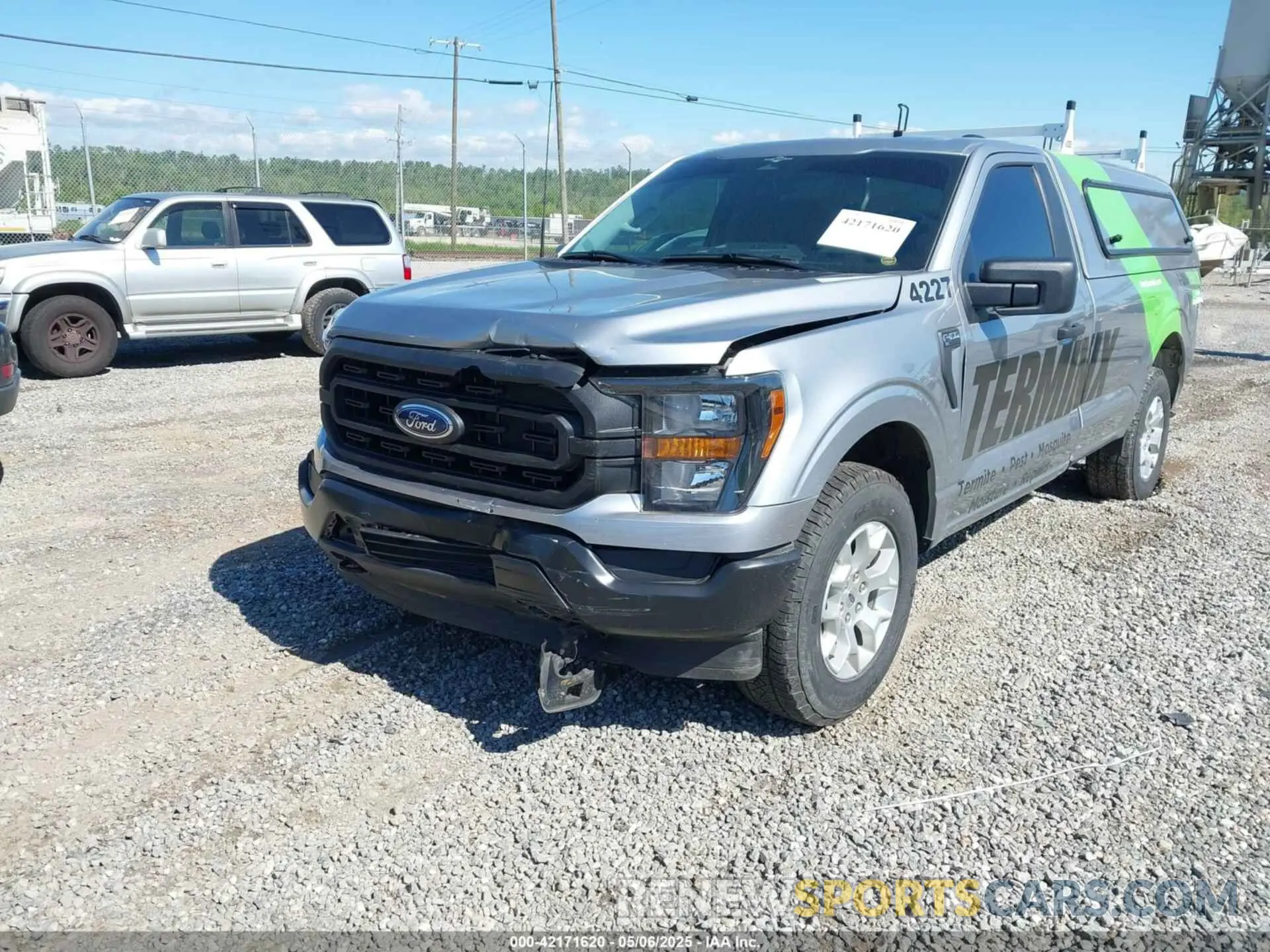 2 fotografías del automóvil dañado 1FTNF1E5XPKF47161 FORD F-150 2023