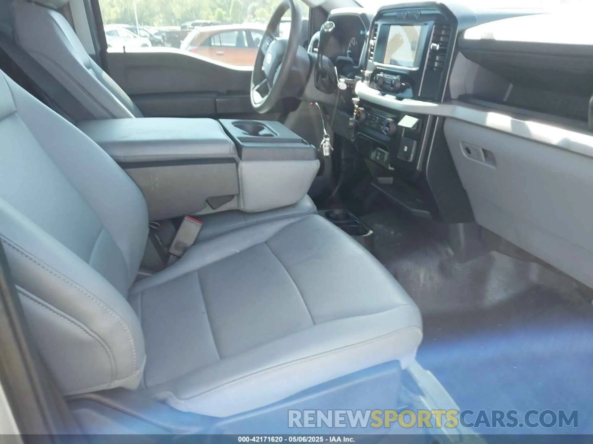 5 fotografías del automóvil dañado 1FTNF1E5XPKF47161 FORD F-150 2023