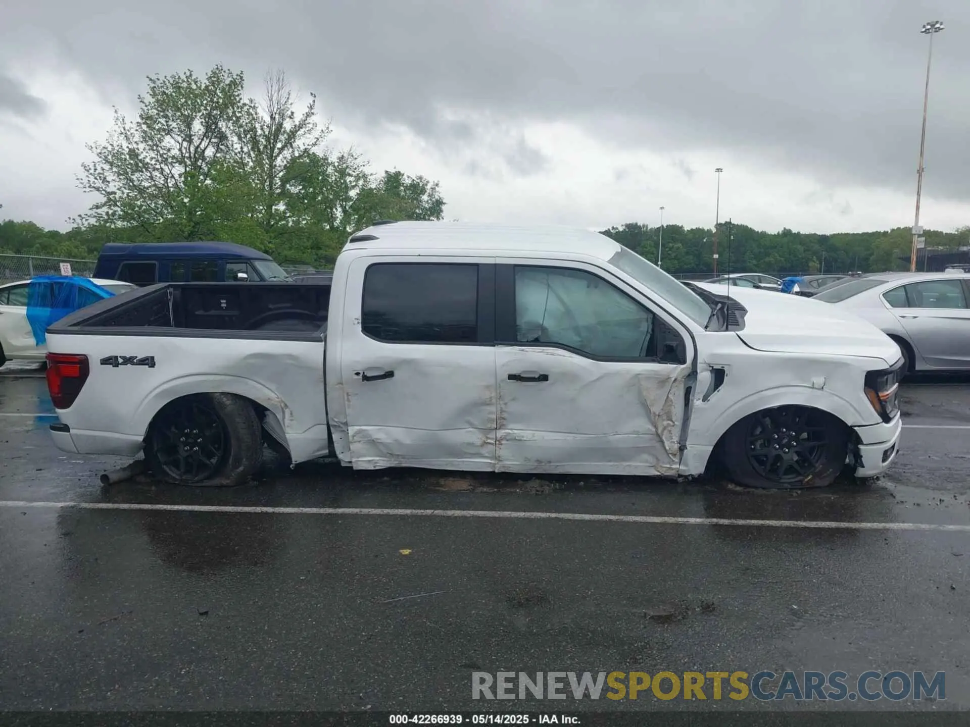 13 fotografías del automóvil dañado 1FTEW2LP0RKF41558 FORD F-150 2024