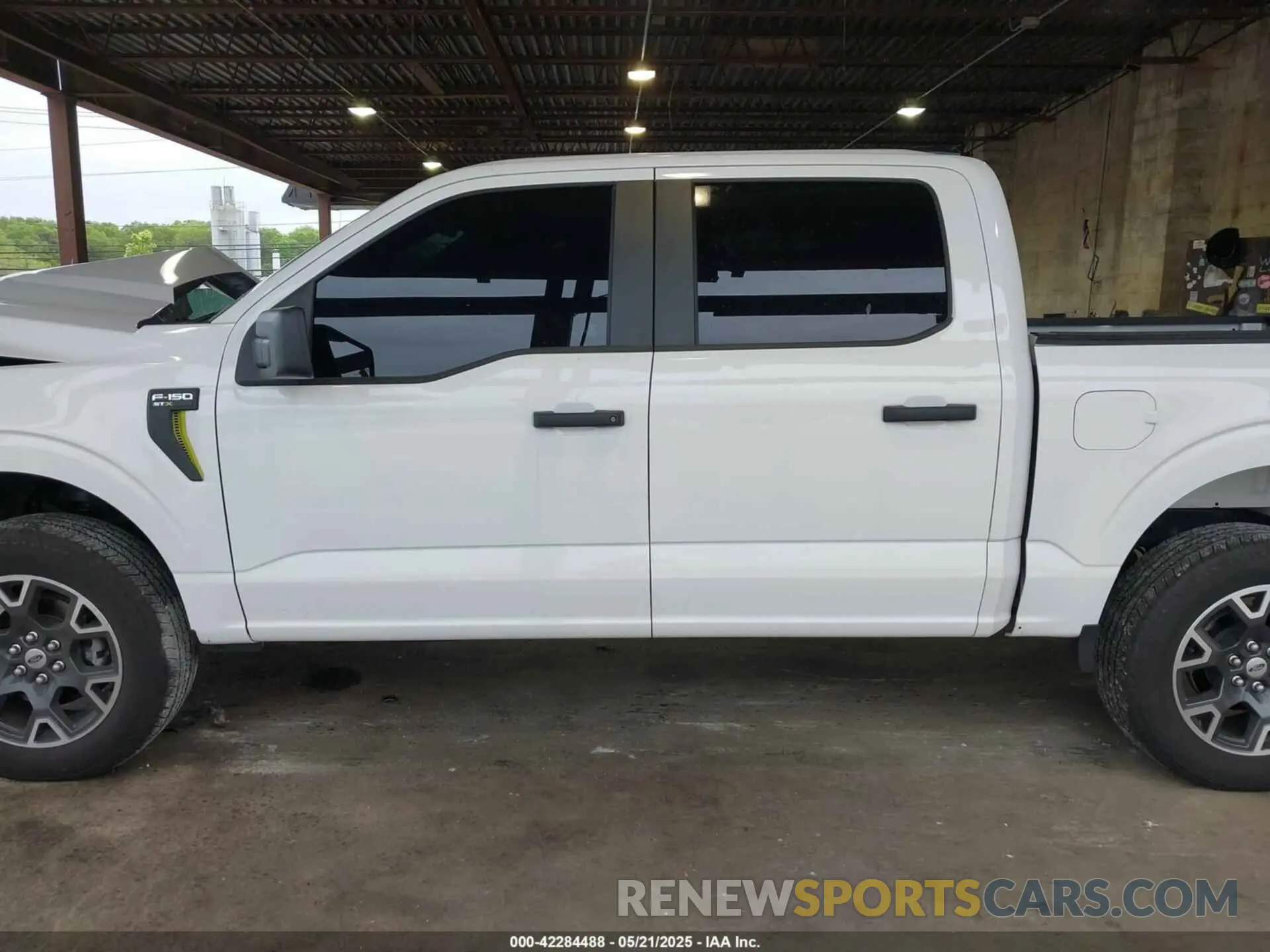14 fotografías del automóvil dañado 1FTEW2LP9RKF16755 FORD F-150 2024