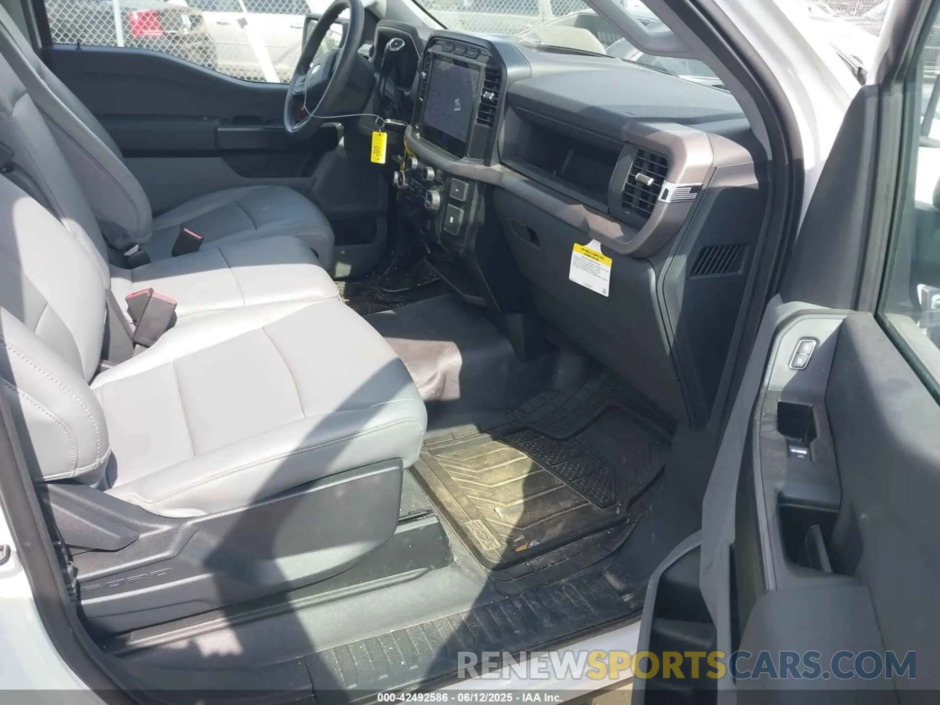 5 fotografías del automóvil dañado 1FTMF1KP5RKF59240 FORD F-150 2024