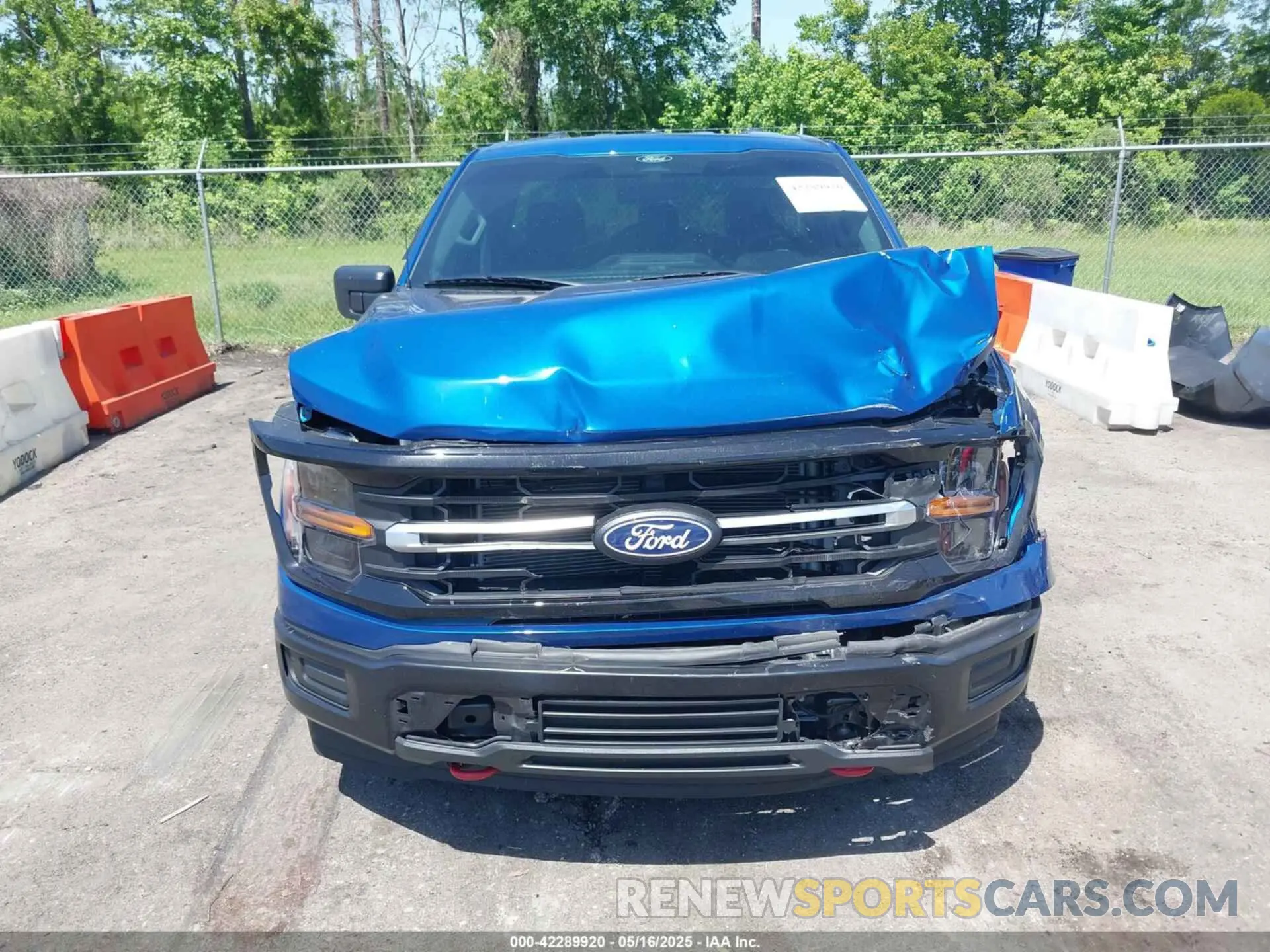12 fotografías del automóvil dañado 1FTMF1L51RKD18885 FORD F-150 2024