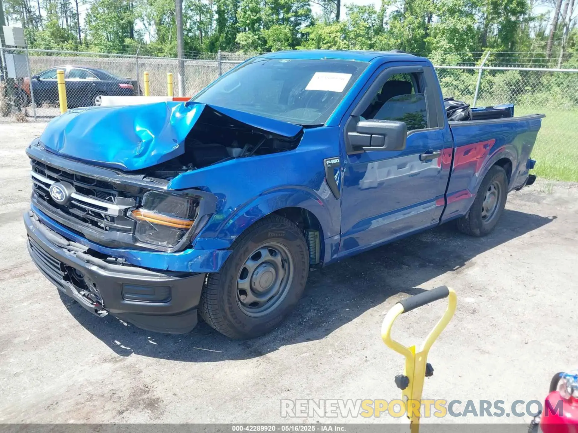 2 fotografías del automóvil dañado 1FTMF1L51RKD18885 FORD F-150 2024