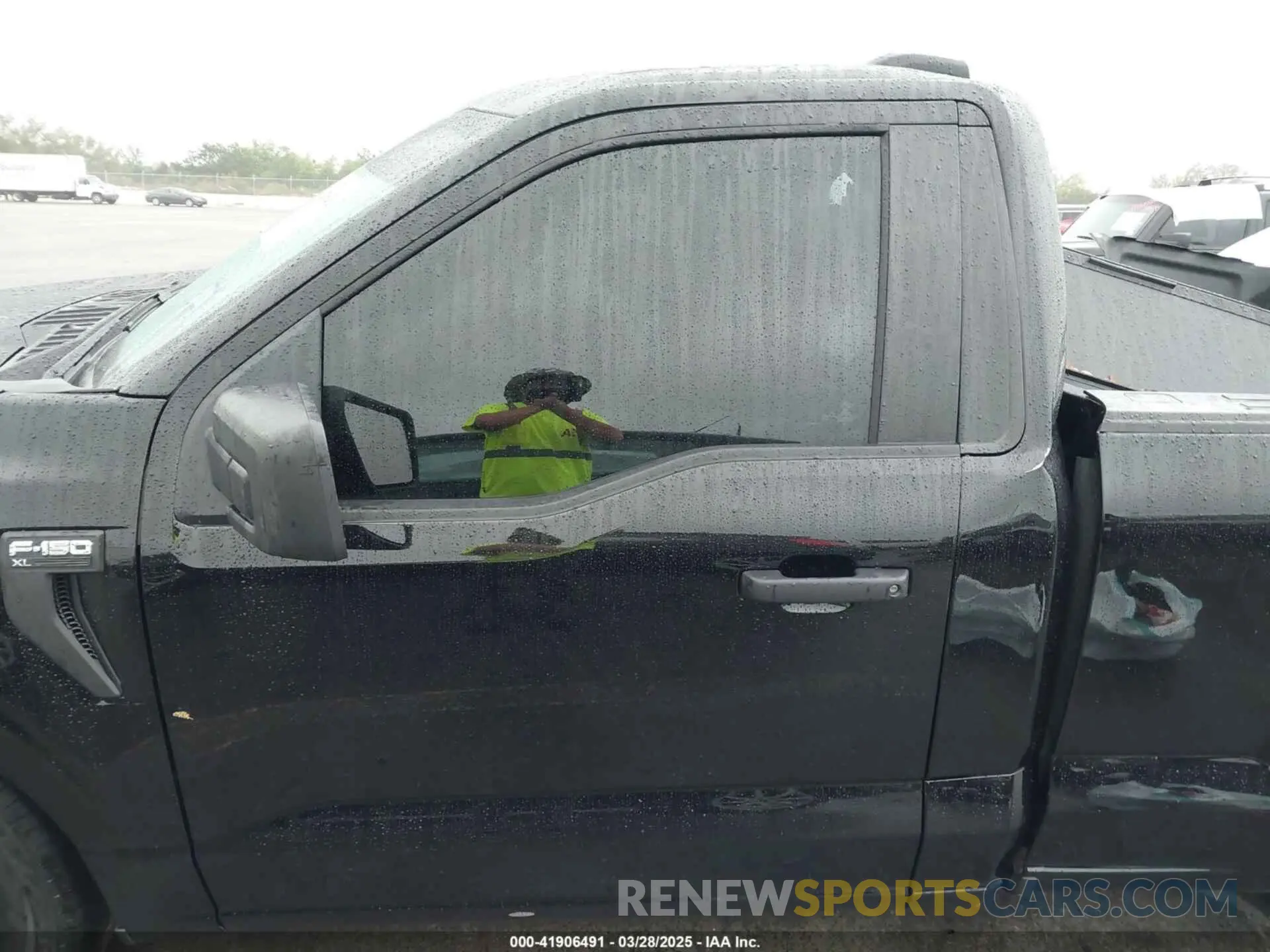 13 fotografías del automóvil dañado 1FTMF1L59RKE93000 FORD F-150 2024