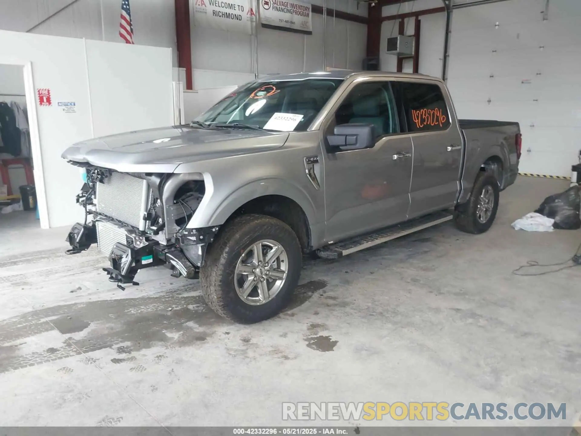 2 fotografías del automóvil dañado 1FTEW3LP9SKE07398 FORD F-150 2025