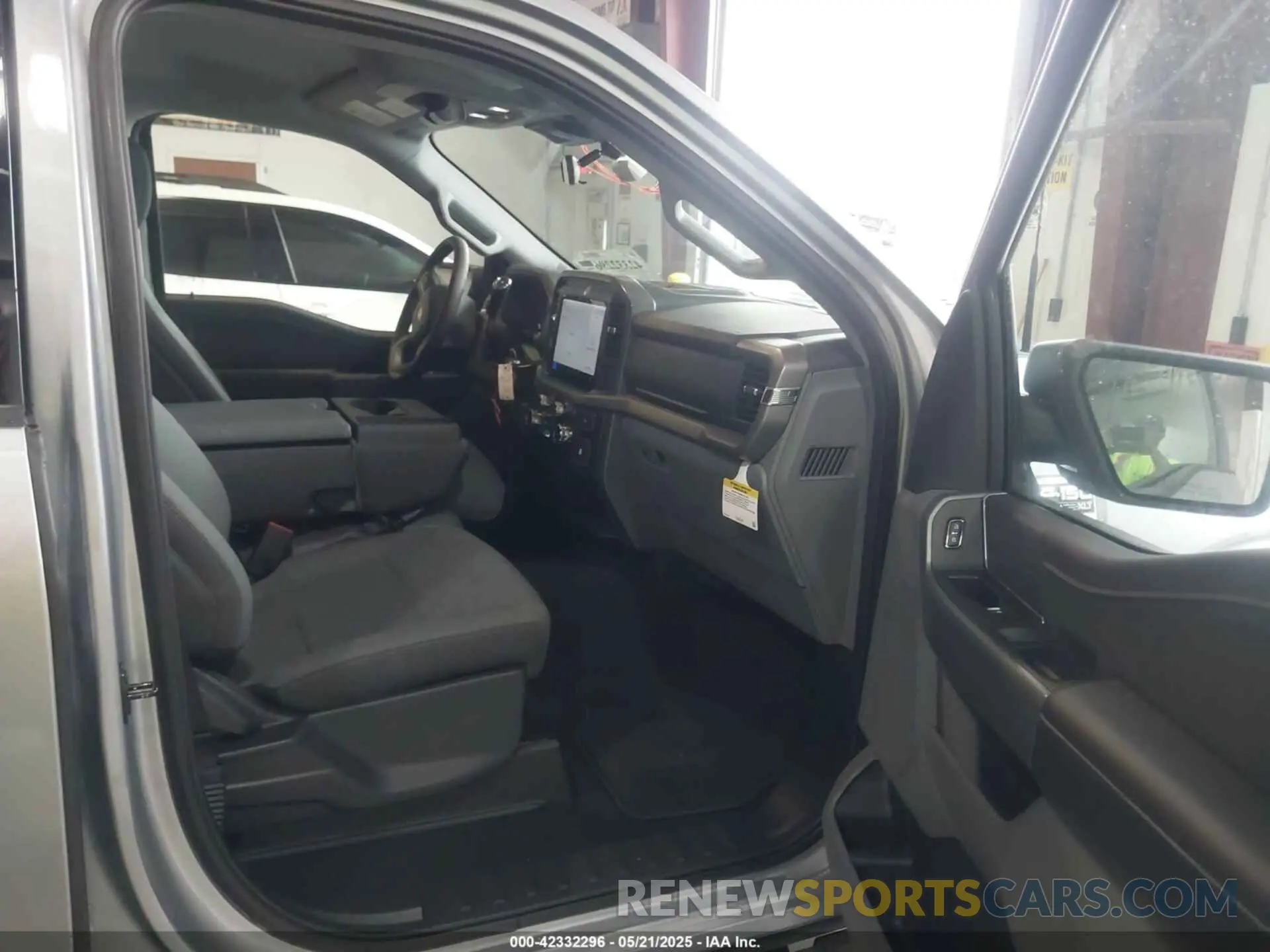 5 fotografías del automóvil dañado 1FTEW3LP9SKE07398 FORD F-150 2025