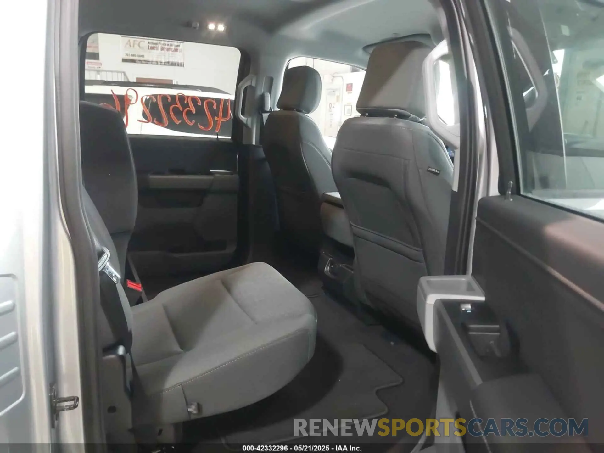 8 fotografías del automóvil dañado 1FTEW3LP9SKE07398 FORD F-150 2025