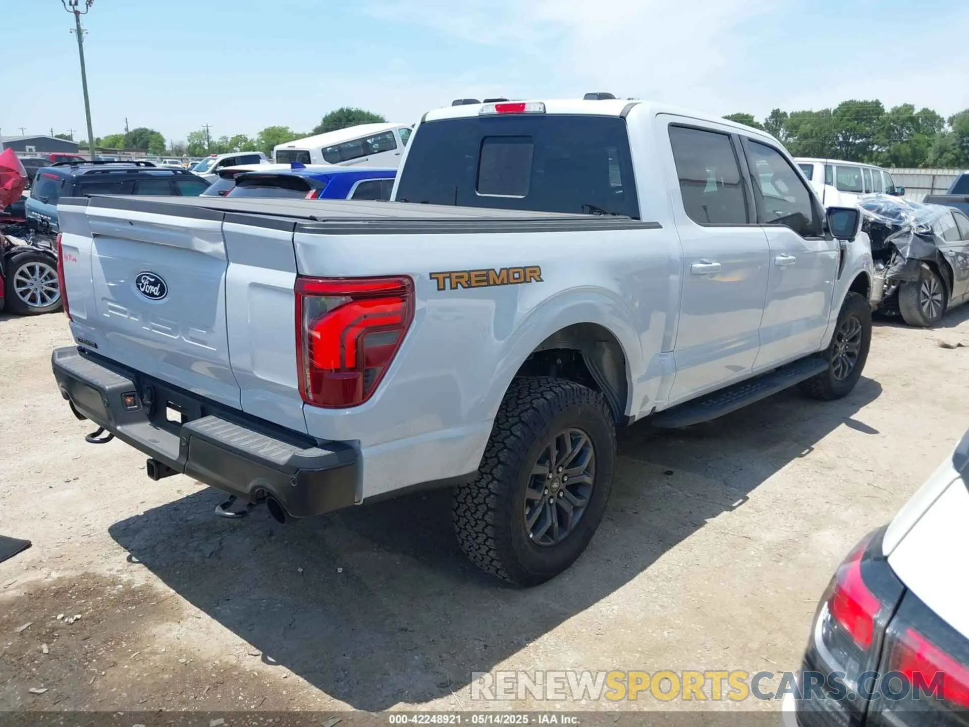 4 fotografías del automóvil dañado 1FTFW4L55SFA61206 FORD F-150 2025