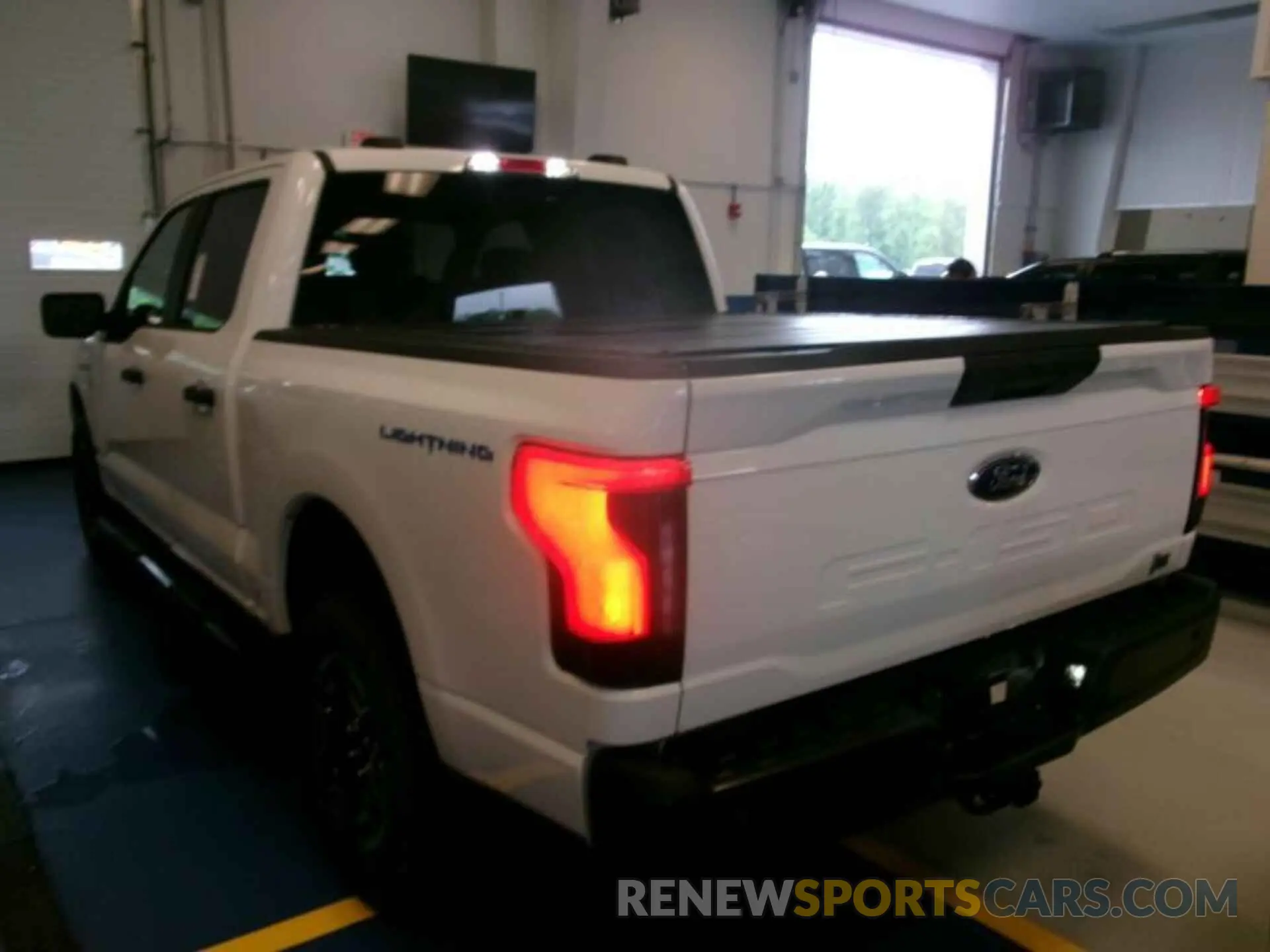 4 fotografías del automóvil dañado 1FTVW1EL4NWG14891 FORD F-150 LIGHTNING 2022