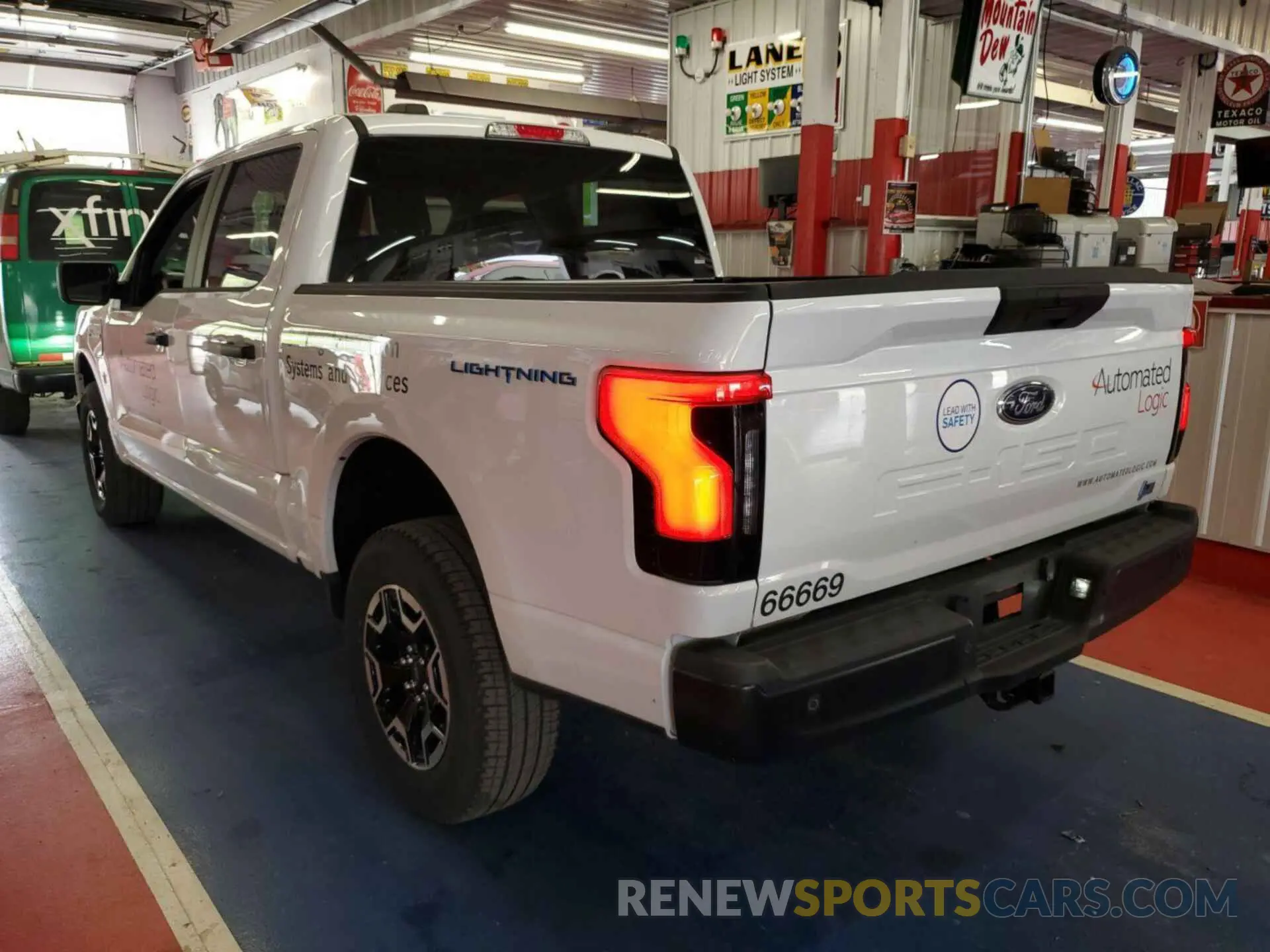 17 fotografías del automóvil dañado 1FTVW1ELXNWG14877 FORD F-150 LIGHTNING 2022
