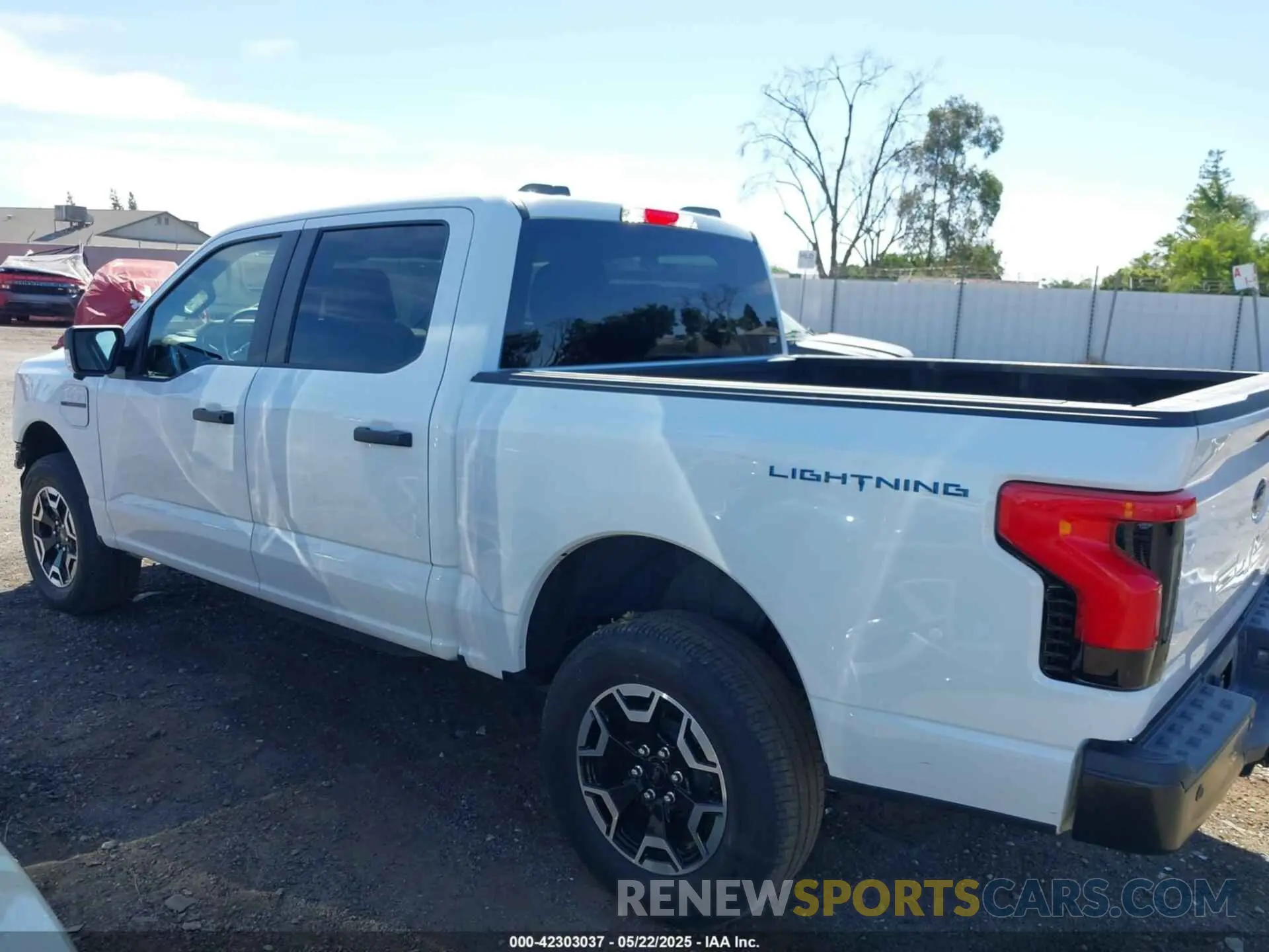 15 fotografías del automóvil dañado 1FTVW1EL0PWG13871 FORD F-150 LIGHTNING 2023