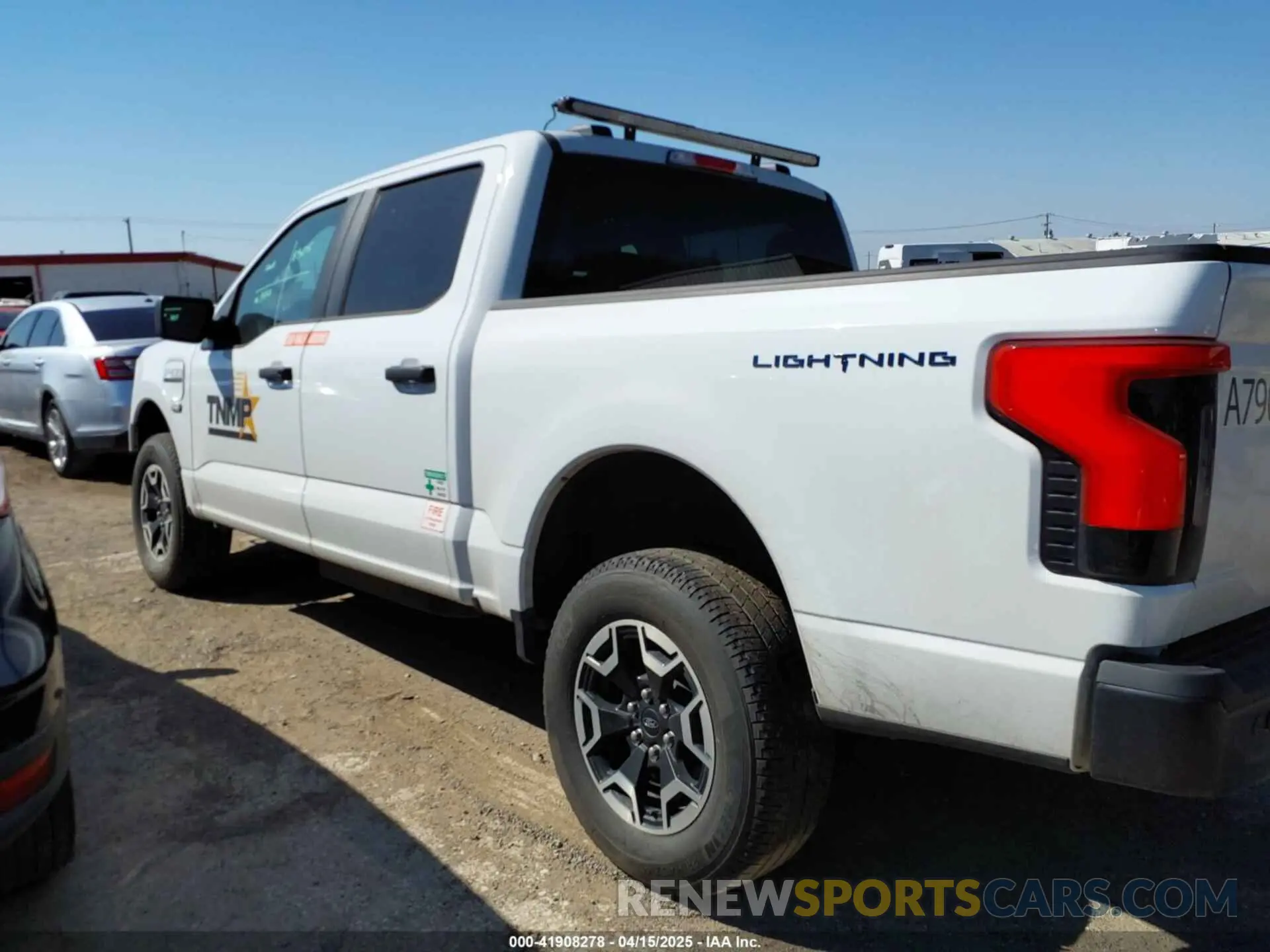 14 fotografías del automóvil dañado 1FTVW1EL2PWG18764 FORD F-150 LIGHTNING 2023