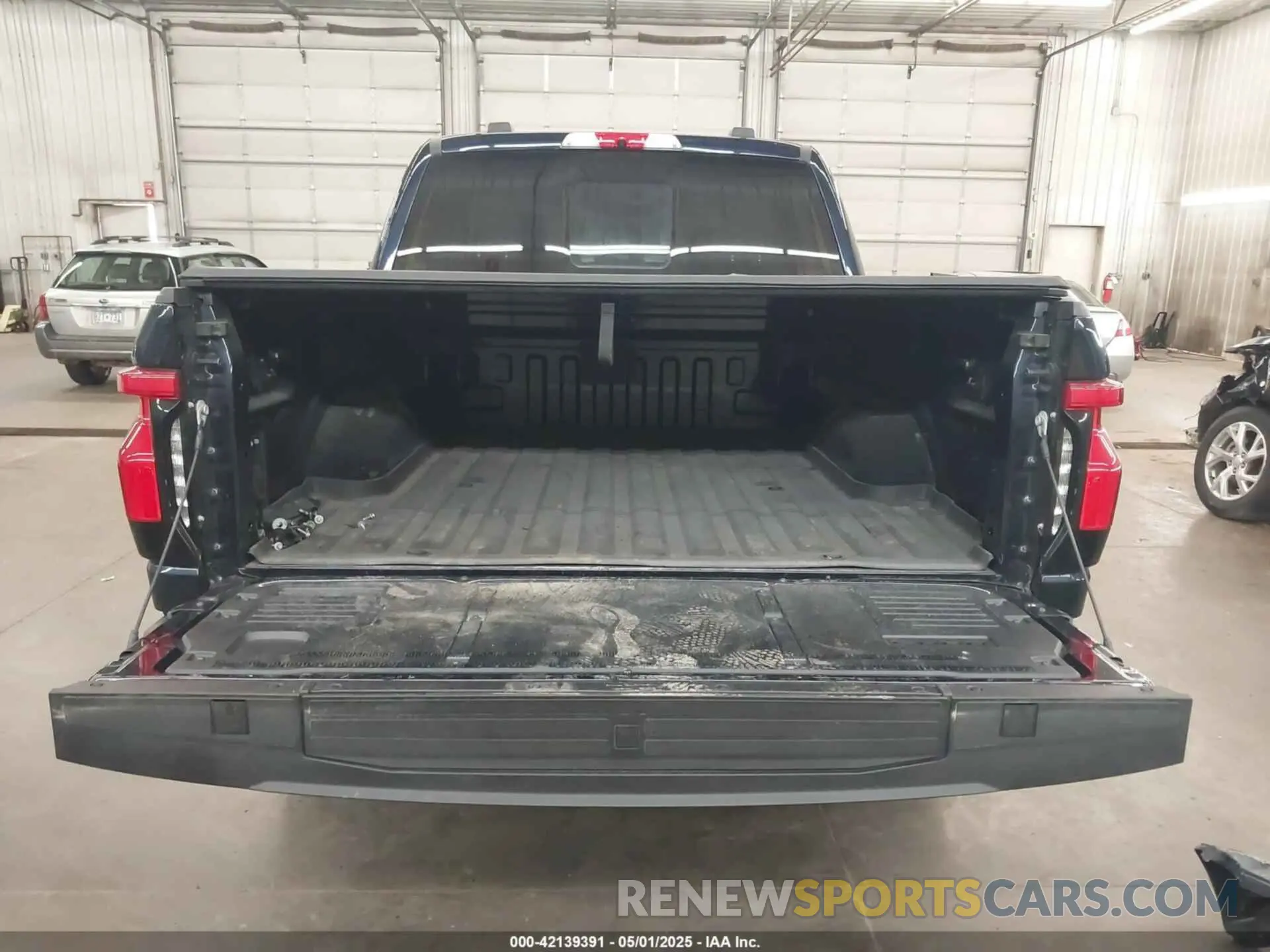17 fotografías del automóvil dañado 1FTVW1EL4PWG22900 FORD F-150 LIGHTNING 2023