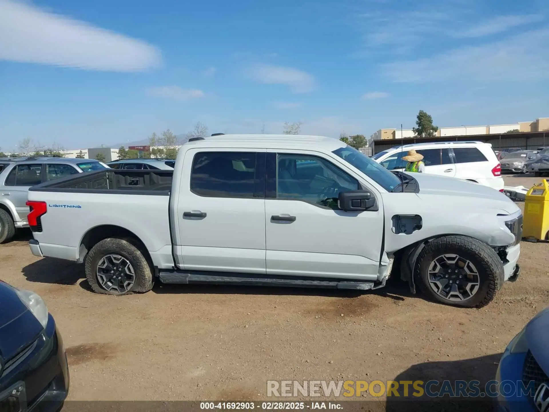 13 fotografías del automóvil dañado 1FTVW1EL6PWG01336 FORD F-150 LIGHTNING 2023