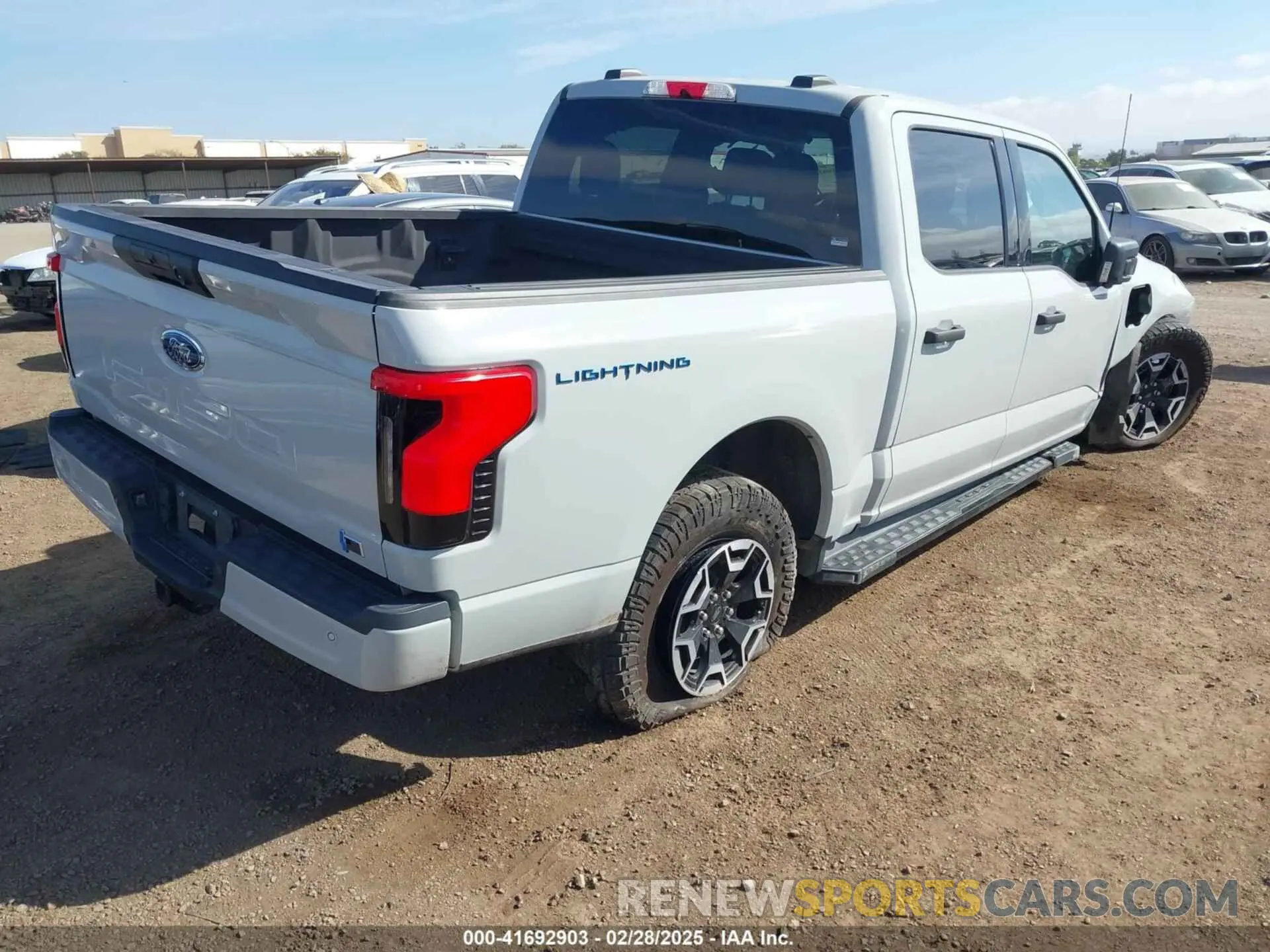 4 fotografías del automóvil dañado 1FTVW1EL6PWG01336 FORD F-150 LIGHTNING 2023