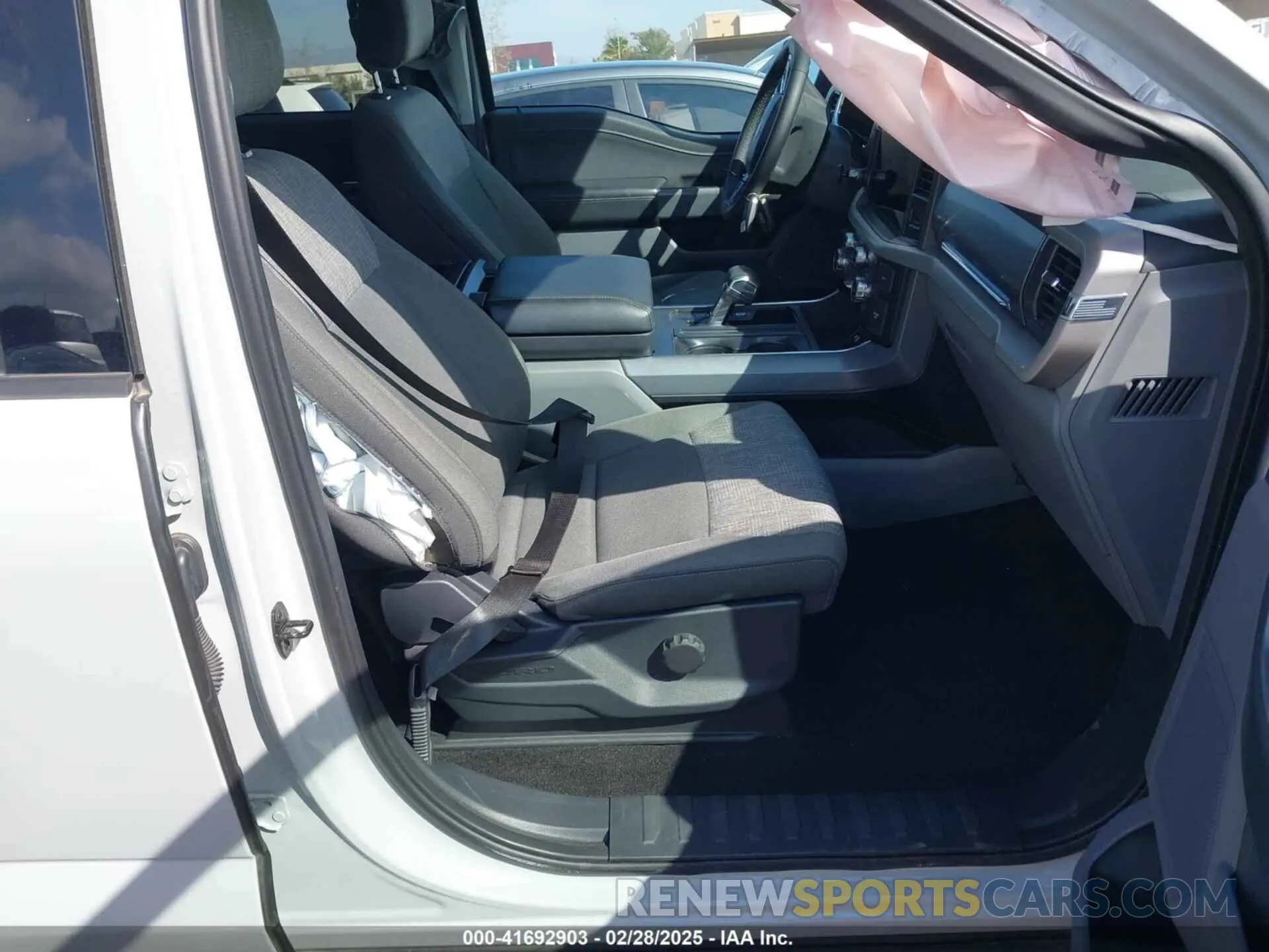 5 fotografías del automóvil dañado 1FTVW1EL6PWG01336 FORD F-150 LIGHTNING 2023