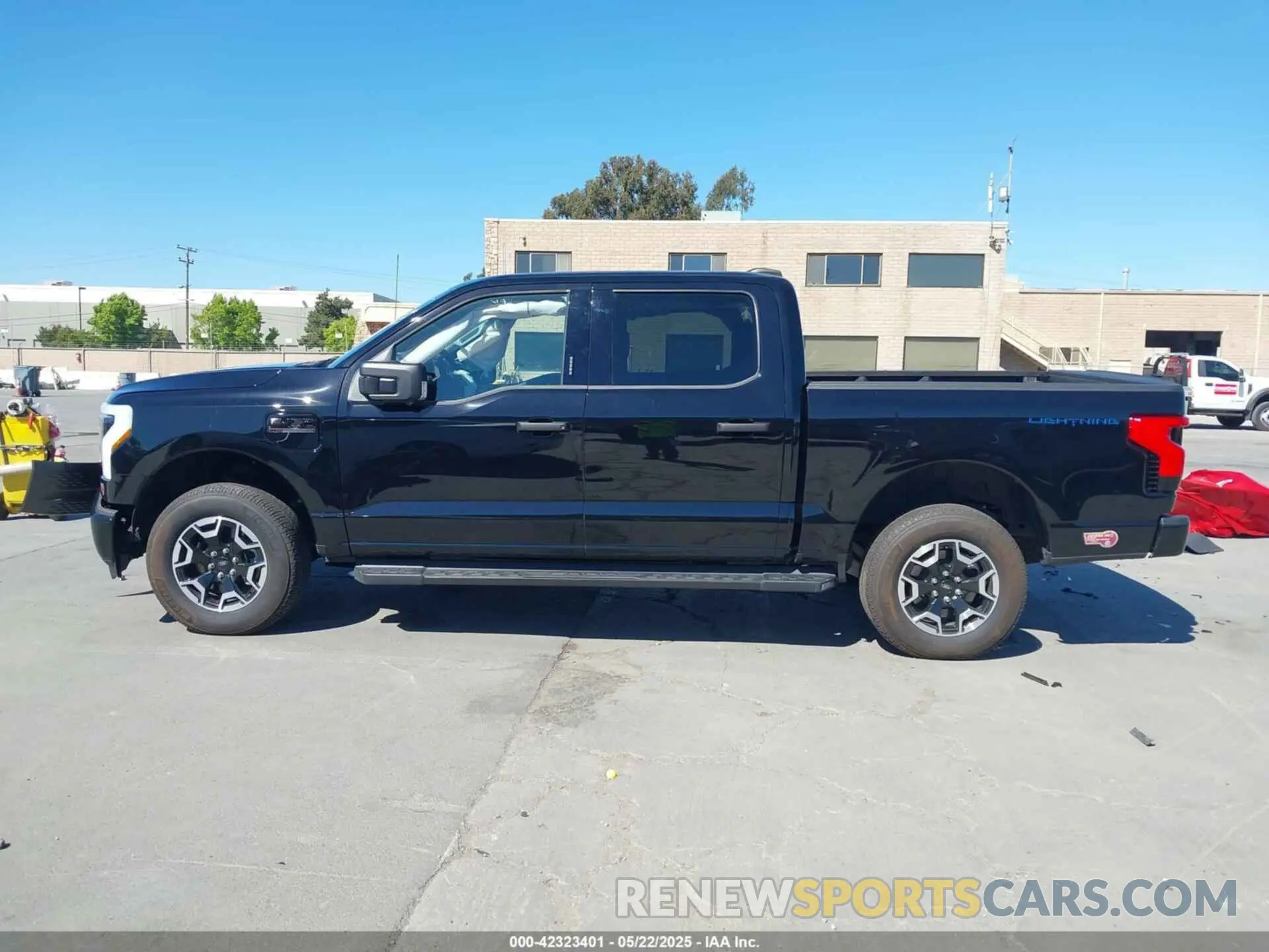 15 fotografías del automóvil dañado 1FTVW1EL6PWG60080 FORD F-150 LIGHTNING 2023
