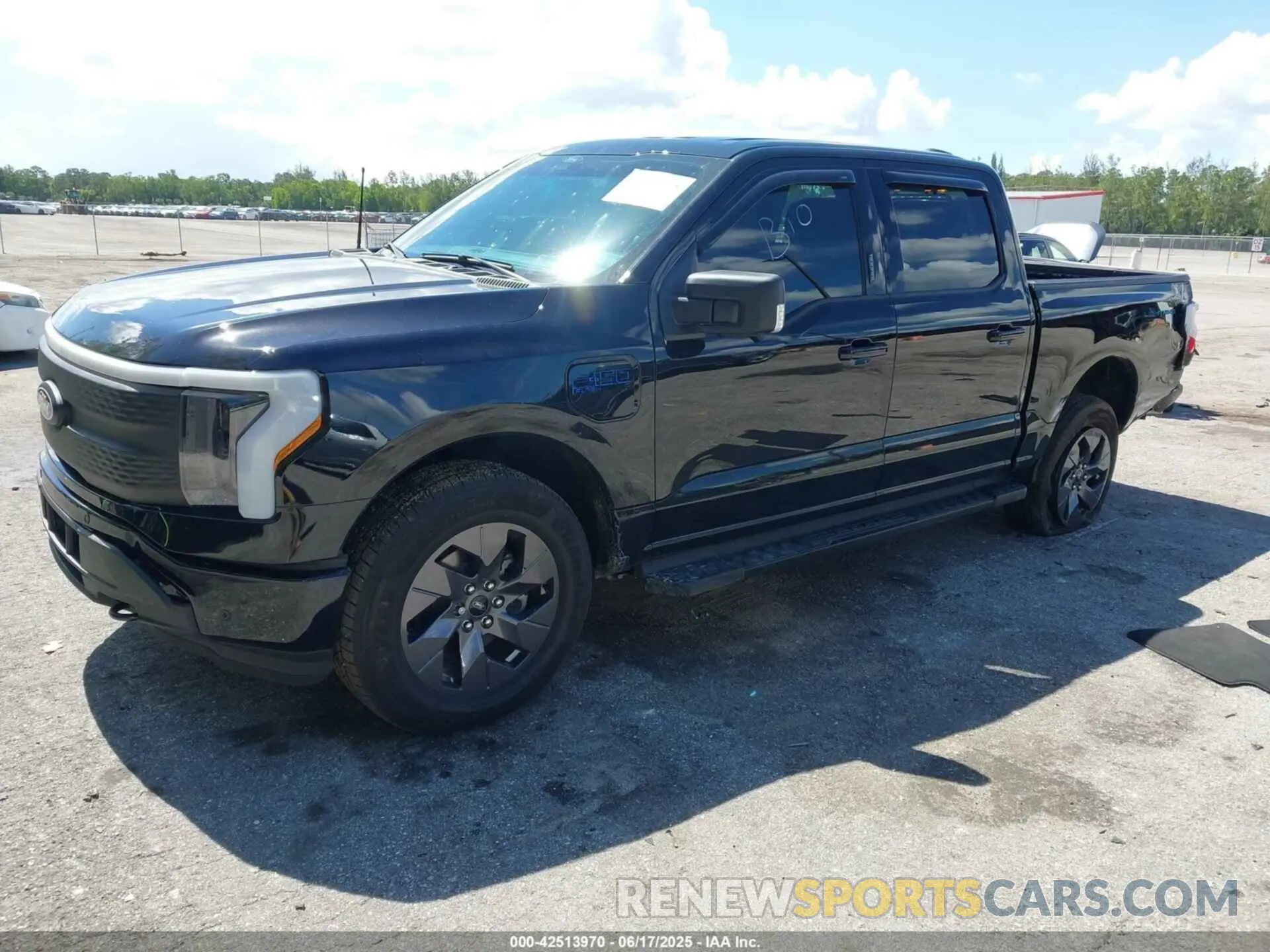 2 fotografías del automóvil dañado 1FT6W3L71RWG32177 FORD F-150 LIGHTNING 2024