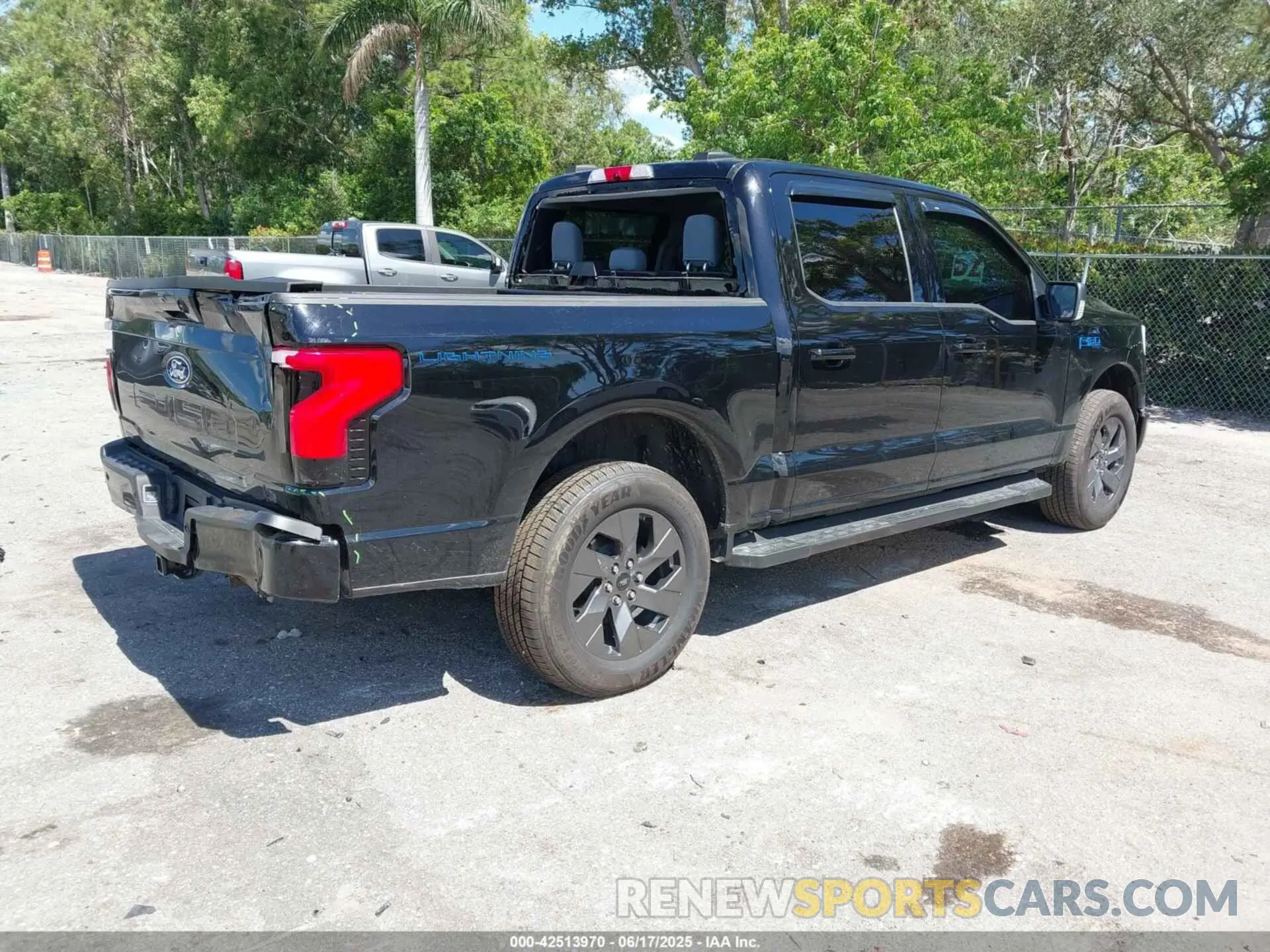 4 fotografías del automóvil dañado 1FT6W3L71RWG32177 FORD F-150 LIGHTNING 2024