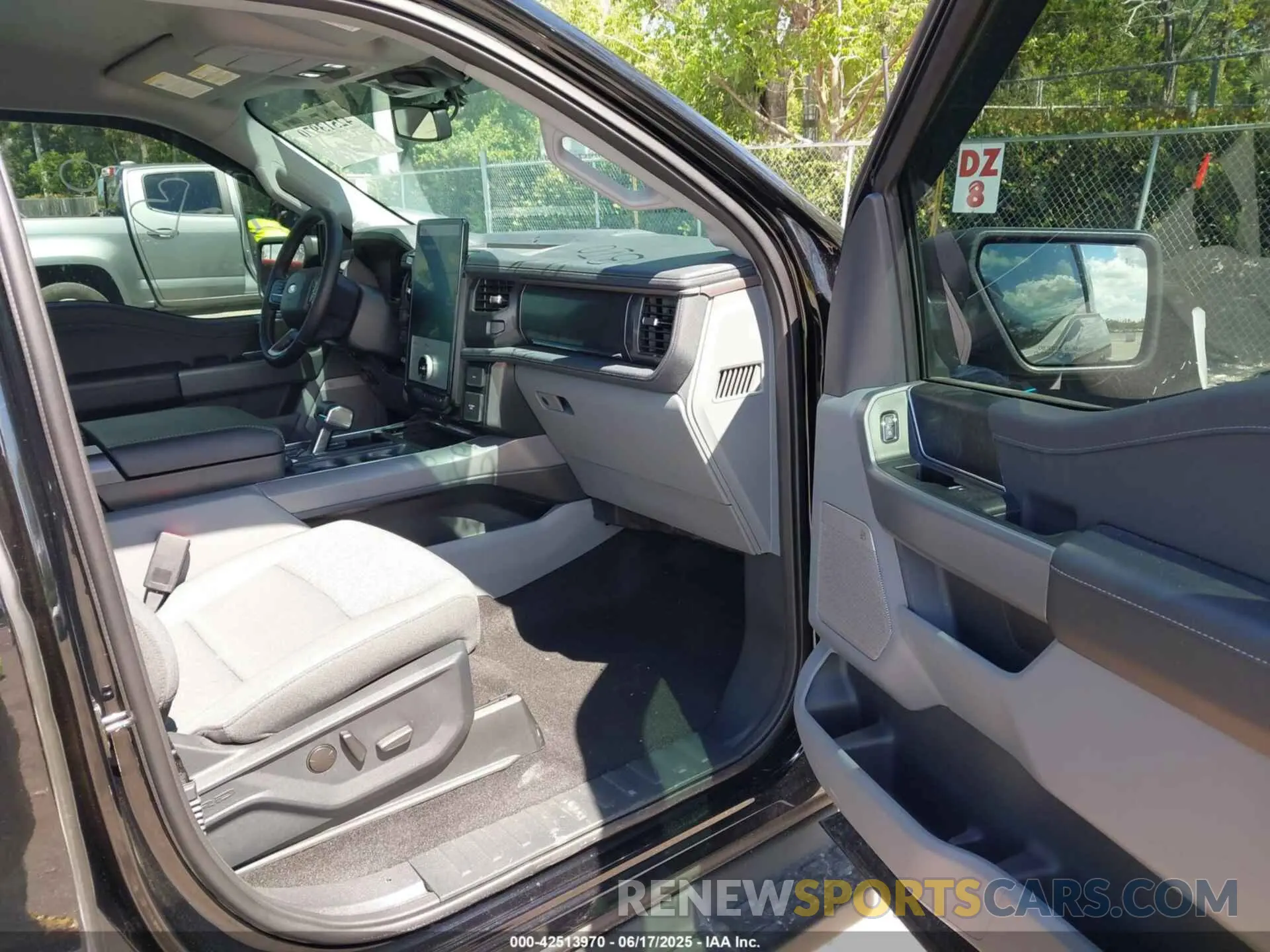5 fotografías del automóvil dañado 1FT6W3L71RWG32177 FORD F-150 LIGHTNING 2024