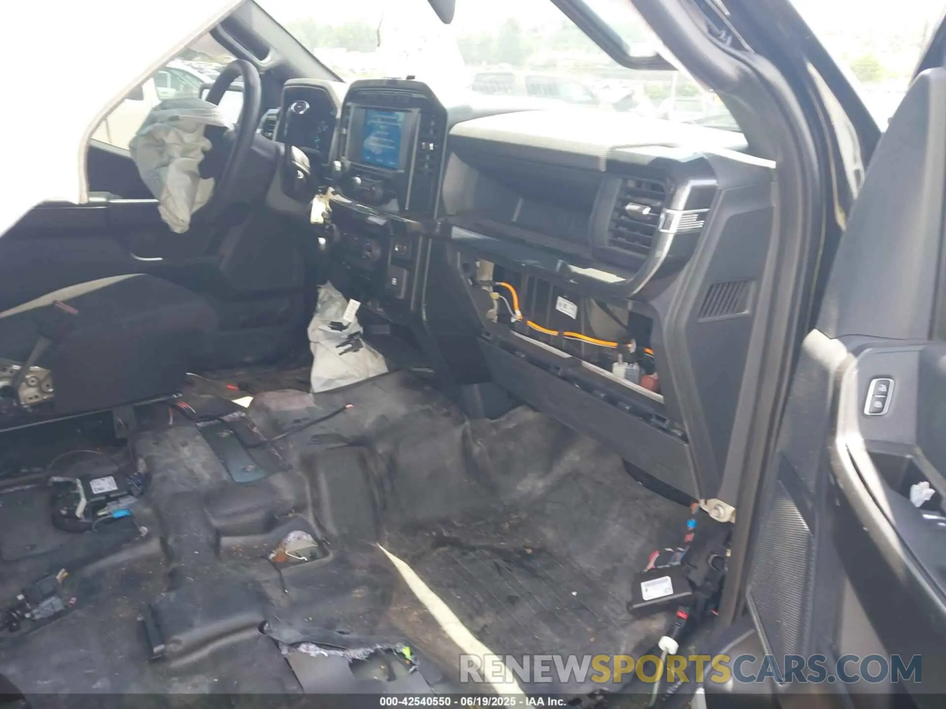 5 fotografías del automóvil dañado 1FTFW1P88PKE13437 FORD F-150 POLICE RESPONDER 2023