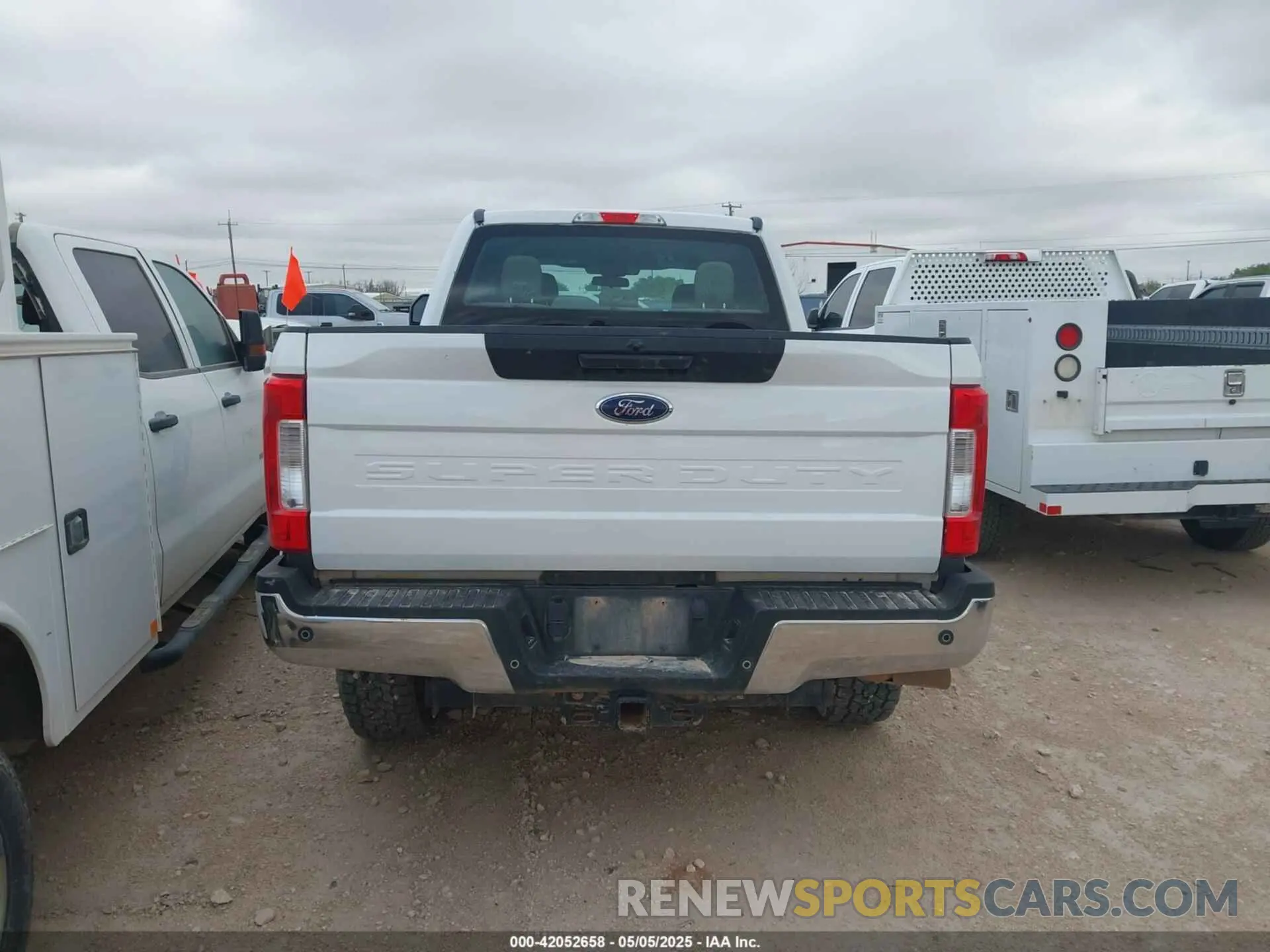 16 fotografías del automóvil dañado 1FT7W2BT4KEC10641 FORD F-250 2019