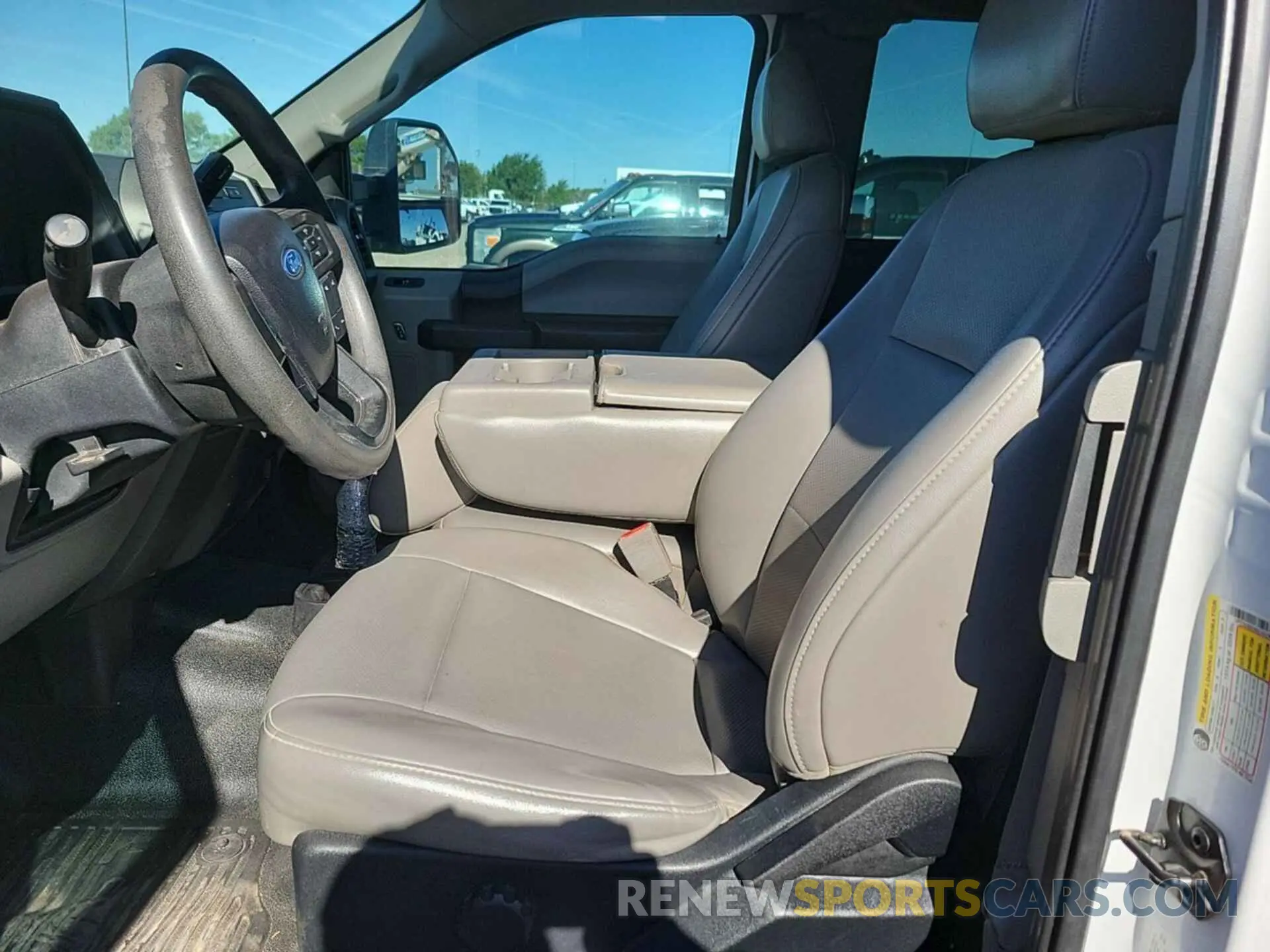 5 fotografías del automóvil dañado 1FT7X2B62KEC45296 FORD F-250 2019