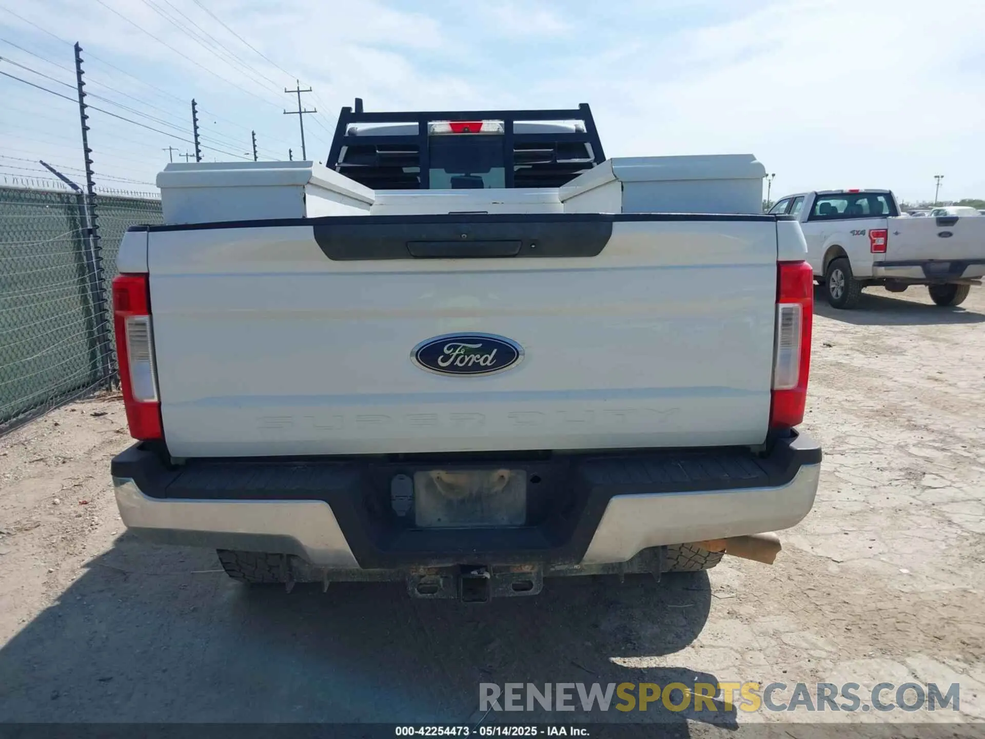 16 fotografías del automóvil dañado 1FT7X2BT5KEF76850 FORD F-250 2019