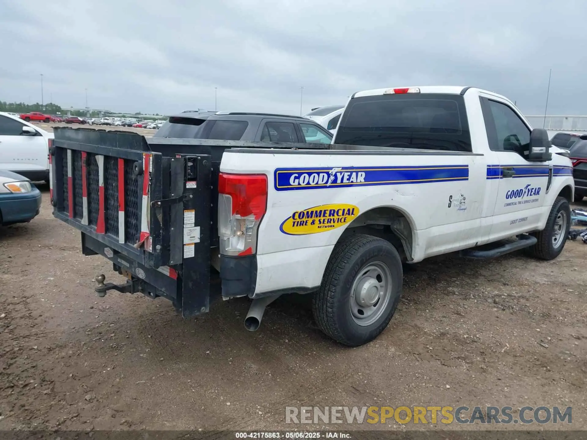 4 fotografías del automóvil dañado 1FTBF2A65KEC61863 FORD F-250 2019
