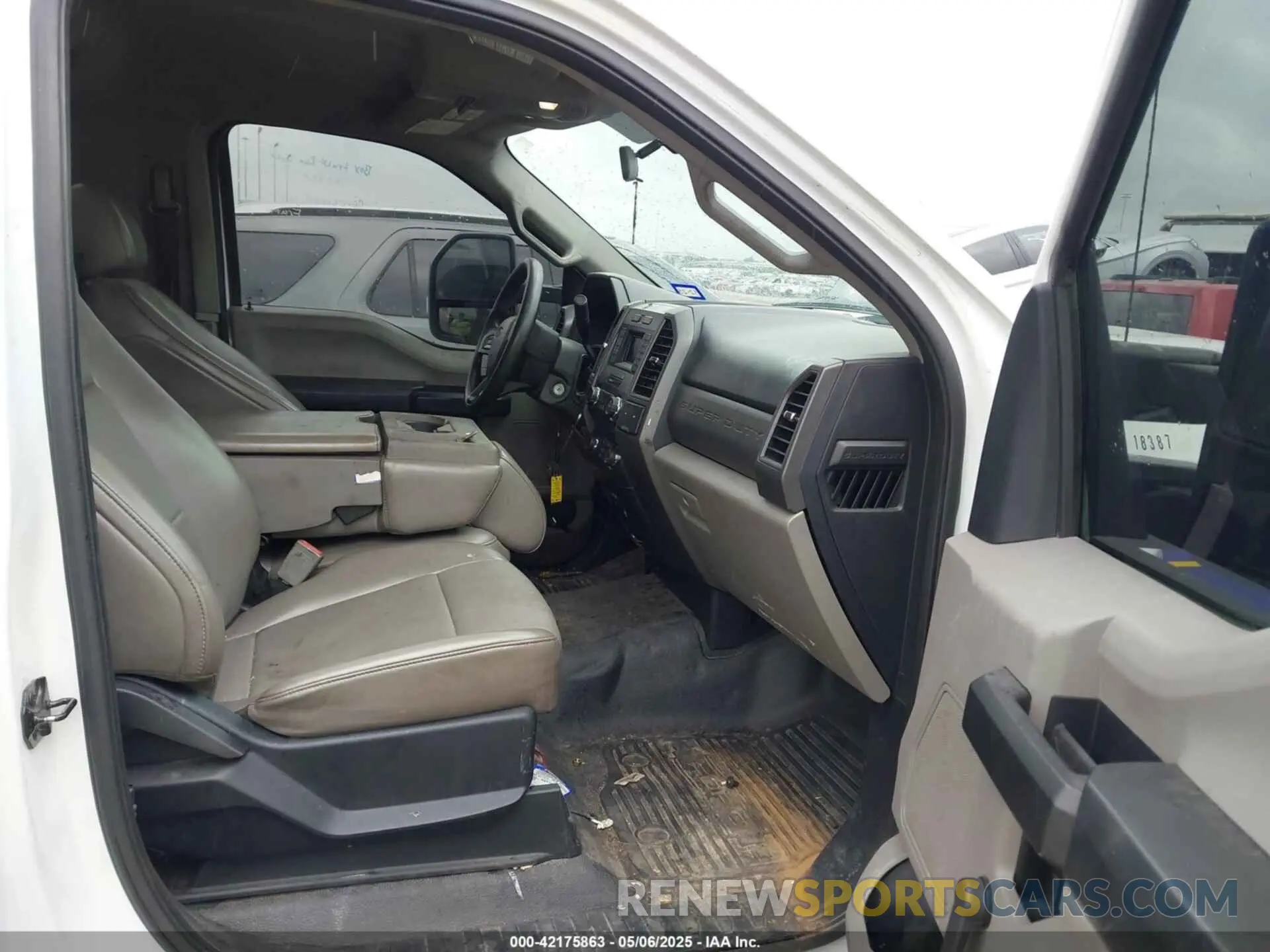5 fotografías del automóvil dañado 1FTBF2A65KEC61863 FORD F-250 2019