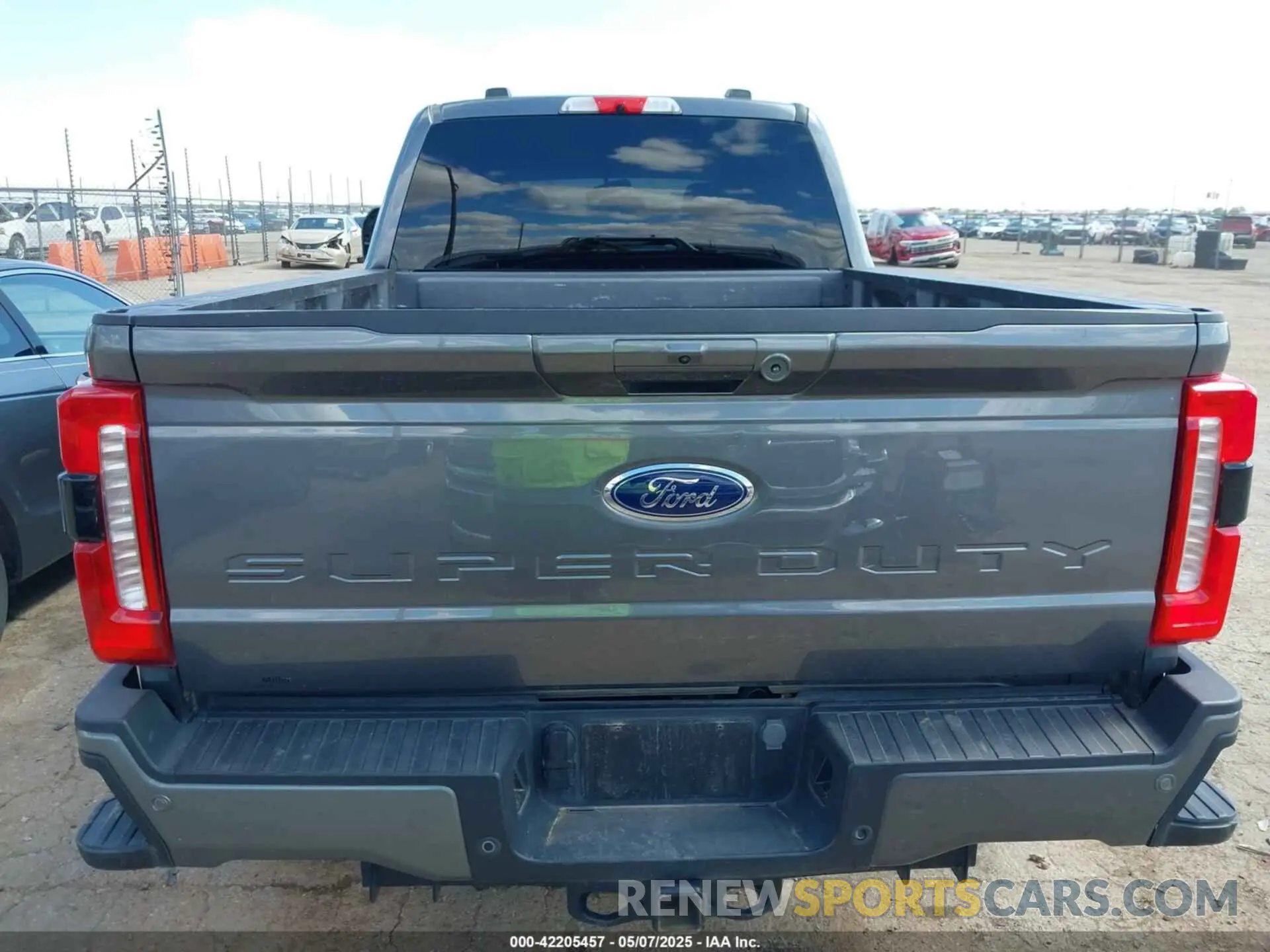 15 fotografías del automóvil dañado 1FT8W2BNXPED35835 FORD F-250 2023