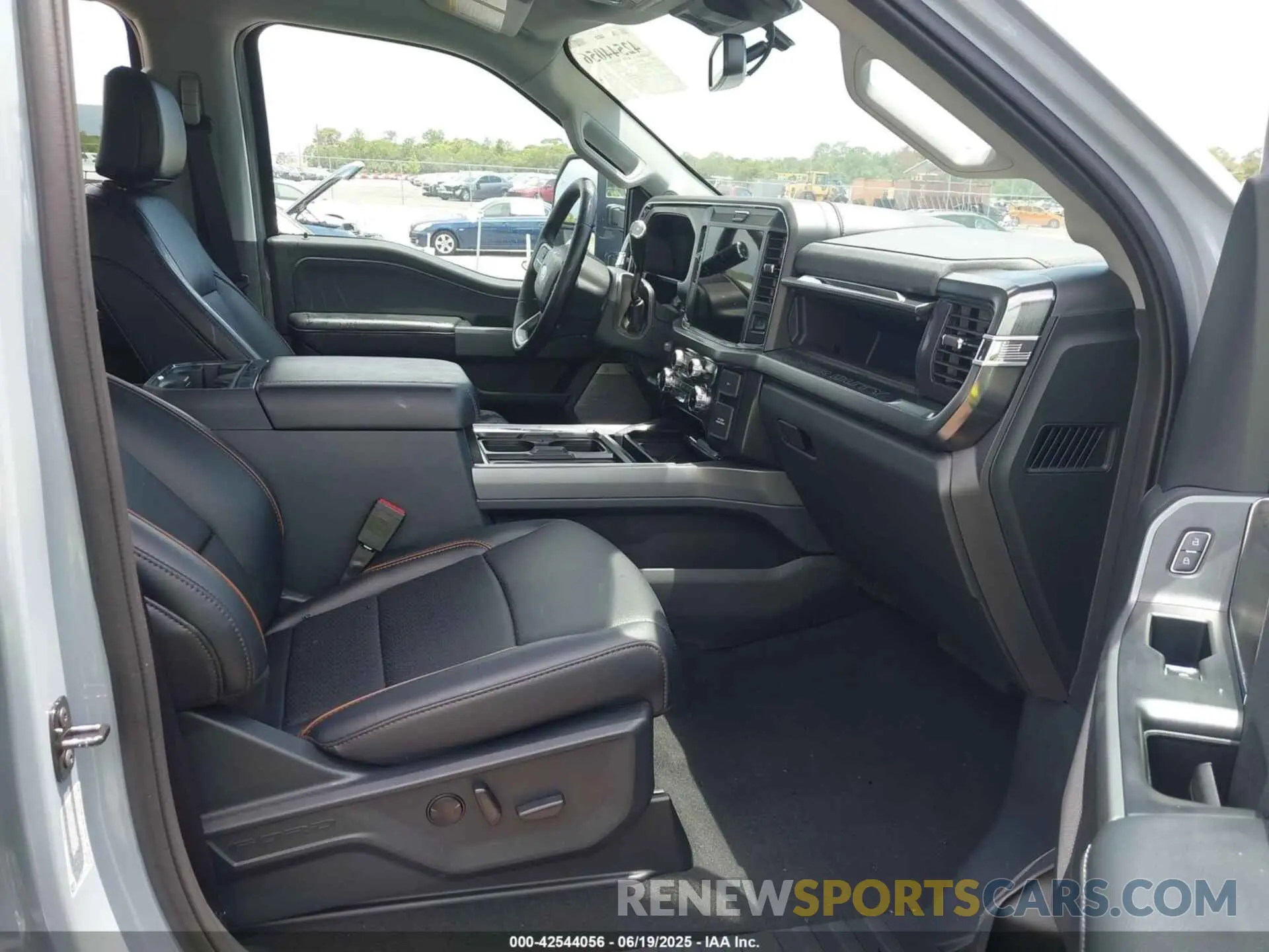 5 fotografías del automóvil dañado 1FT8W2BN7SEC75988 FORD F-250 2025
