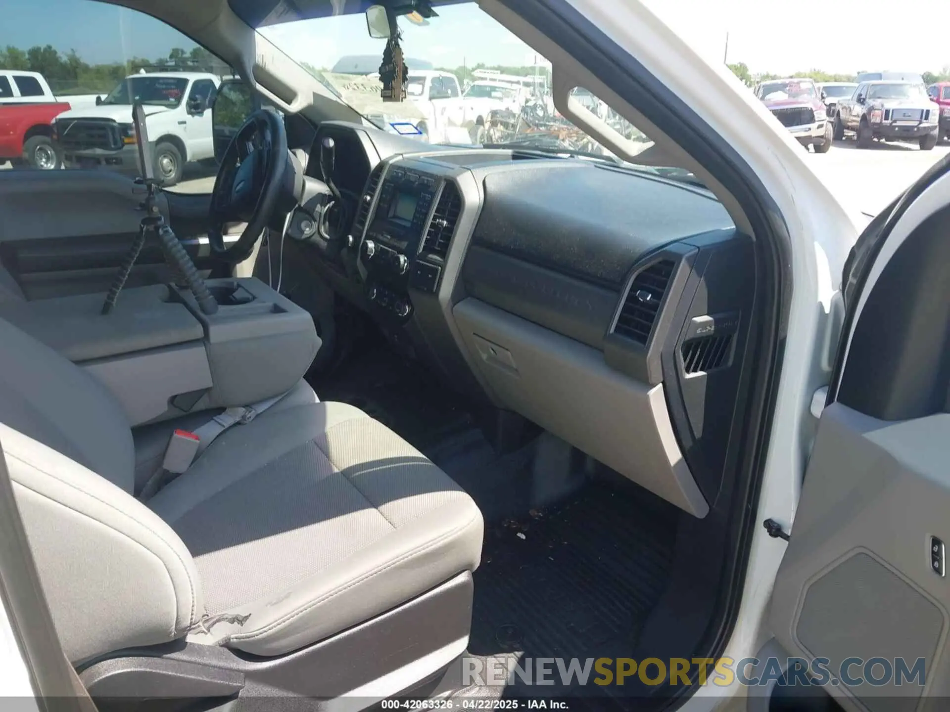 5 fotografías del automóvil dañado 1FT8W3BT5KEF01076 FORD F-350 2019