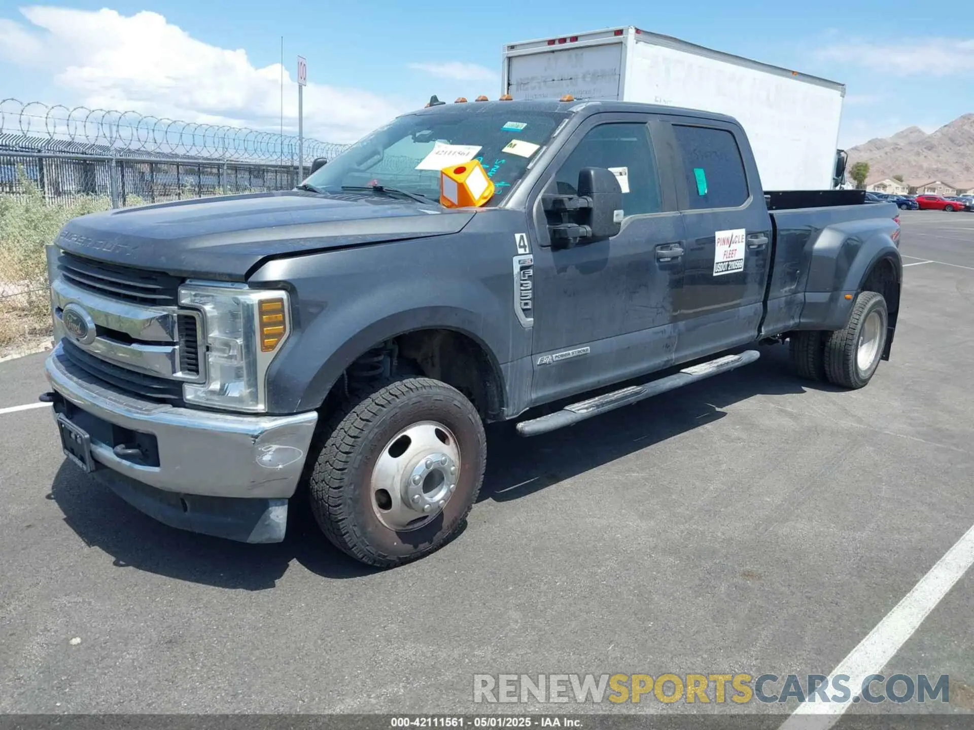 2 fotografías del automóvil dañado 1FT8W3DT3KEC04661 FORD F-350 2019