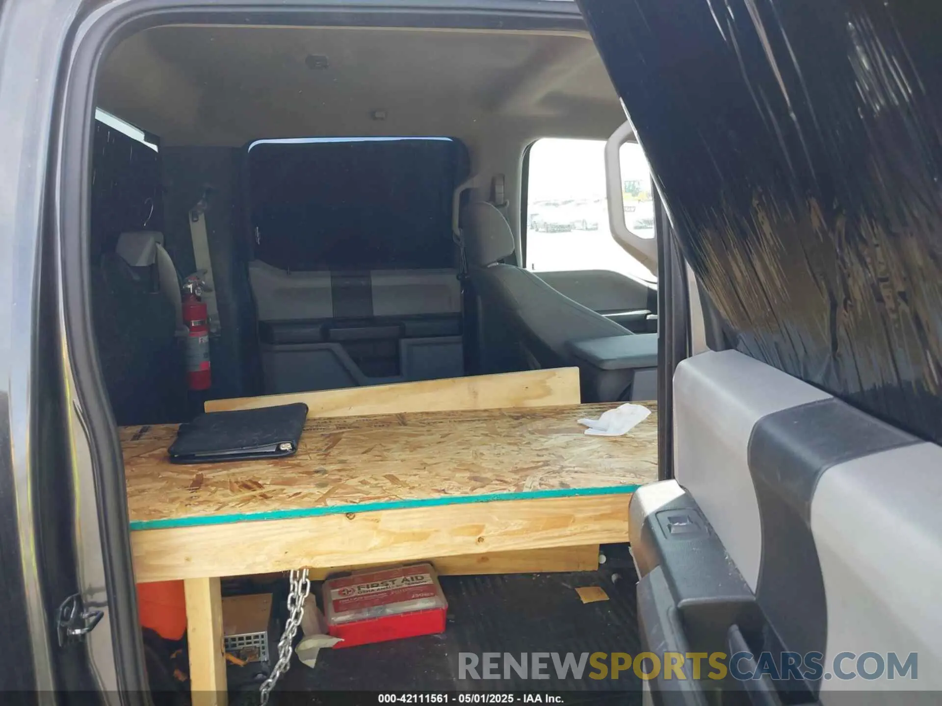 6 fotografías del automóvil dañado 1FT8W3DT3KEC04661 FORD F-350 2019